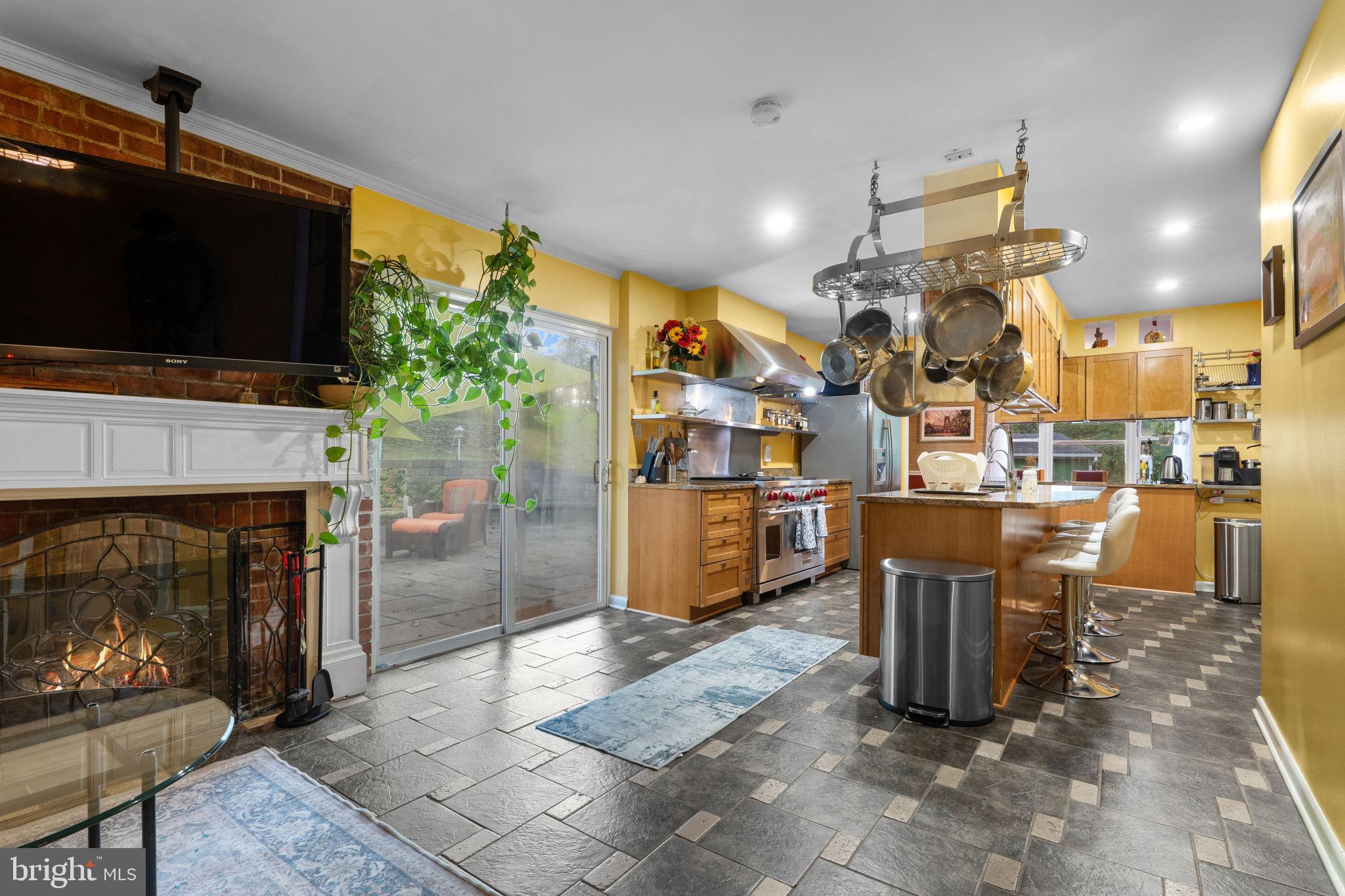 LAKE BARCROFT - Residential