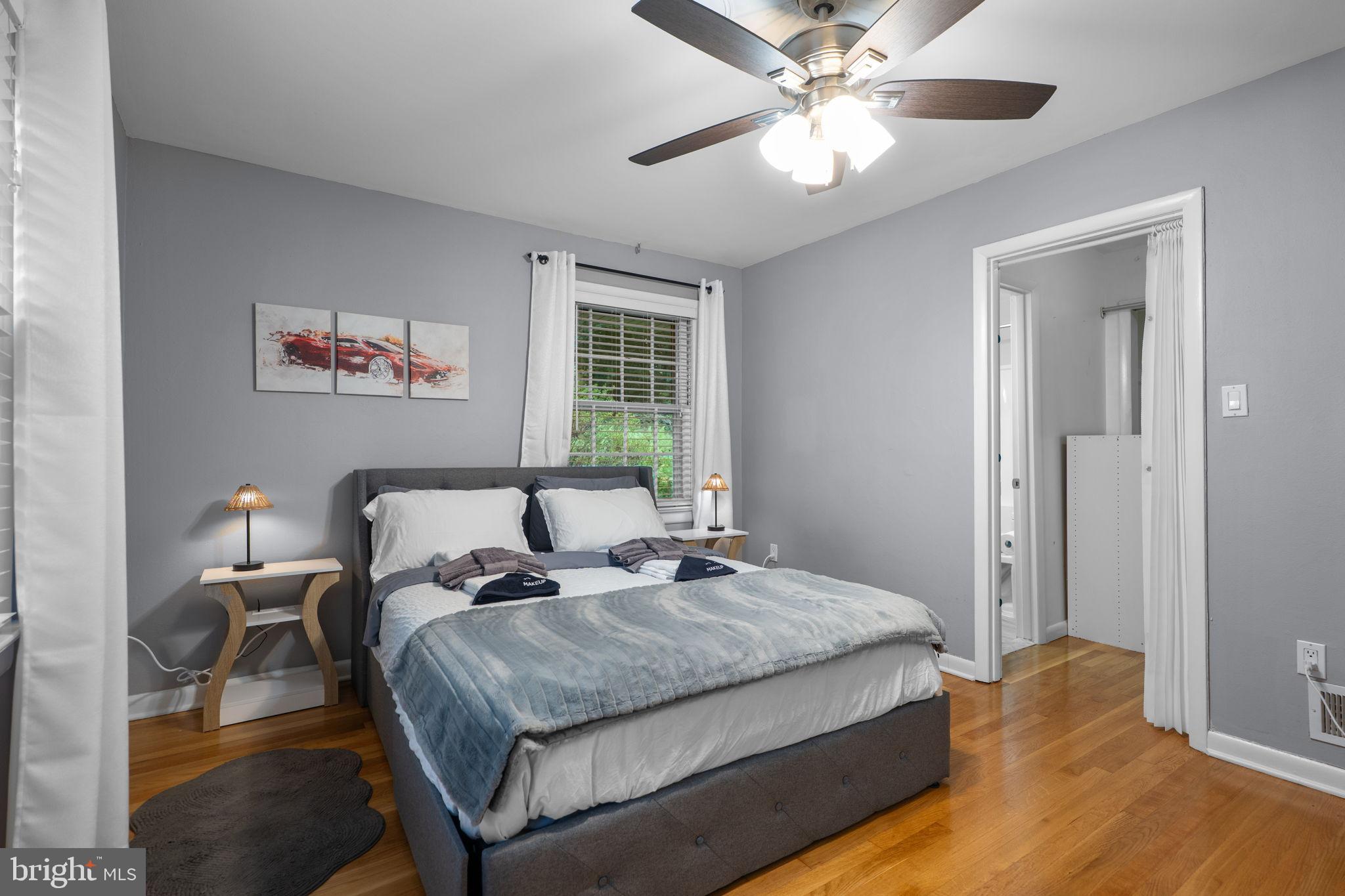 LAKE BARCROFT - Residential