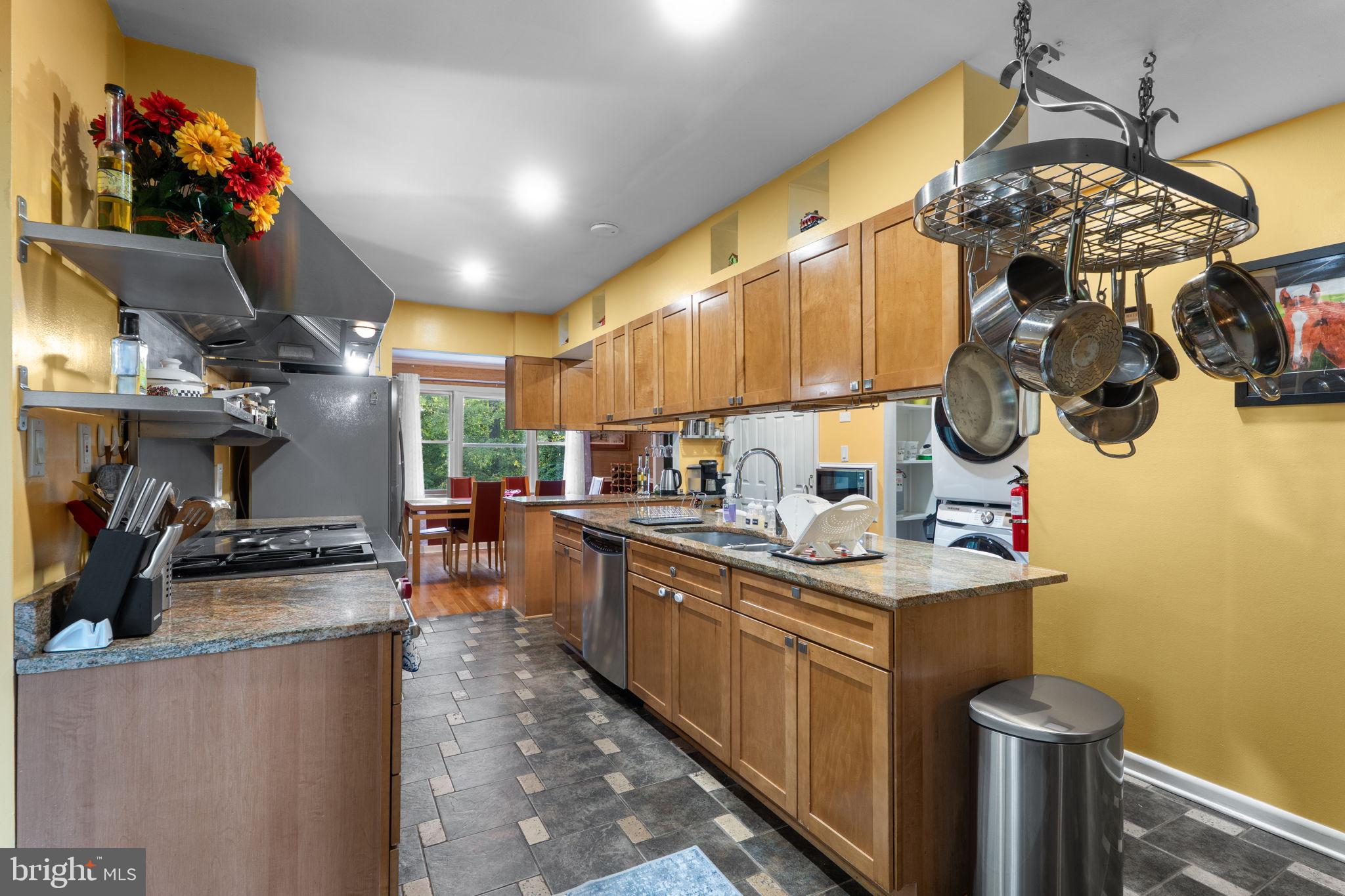 LAKE BARCROFT - Residential