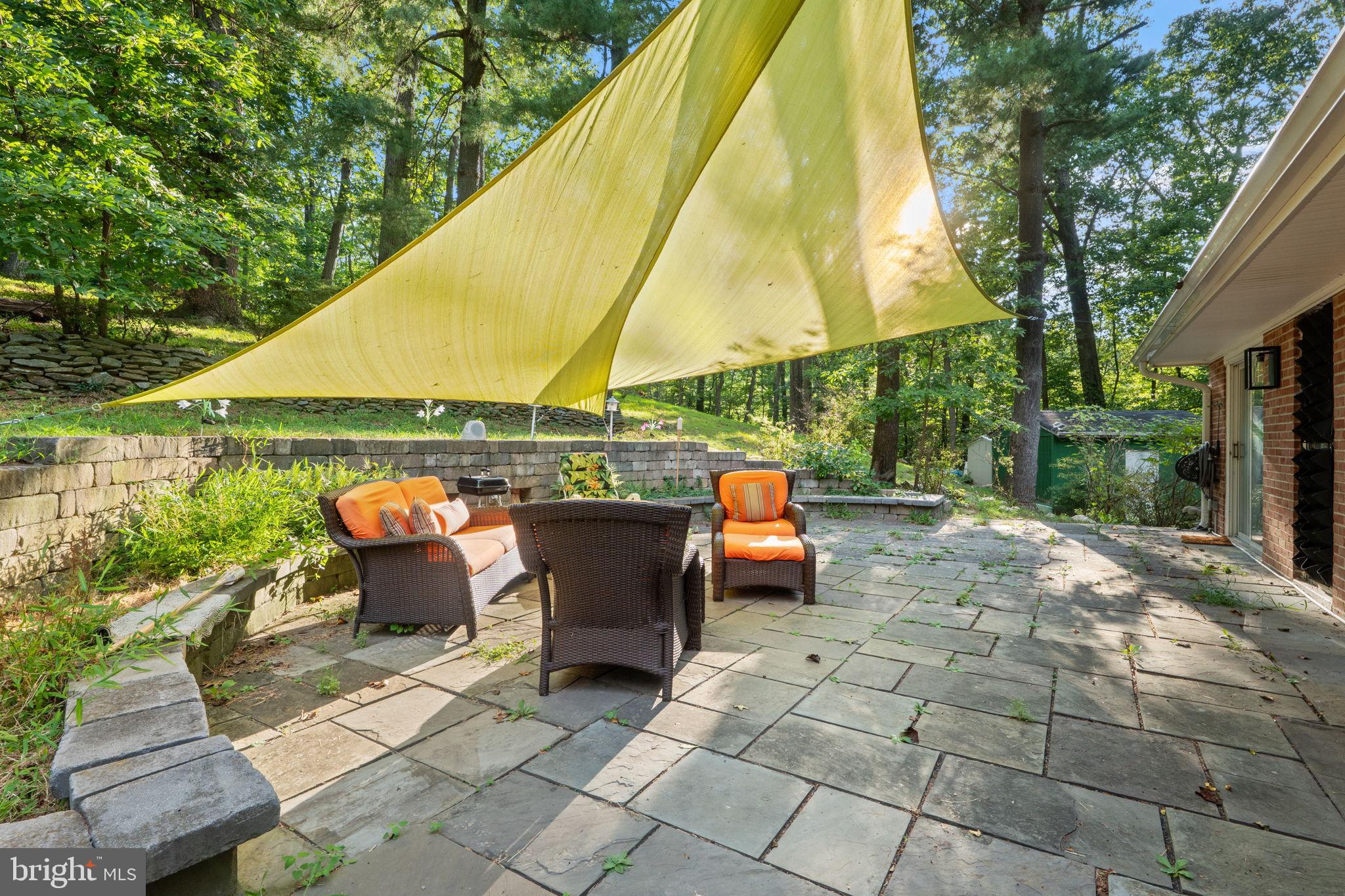 LAKE BARCROFT - Residential