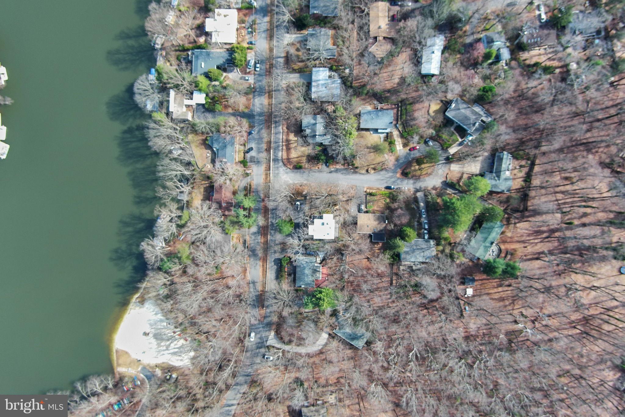 LAKE BARCROFT - Residential