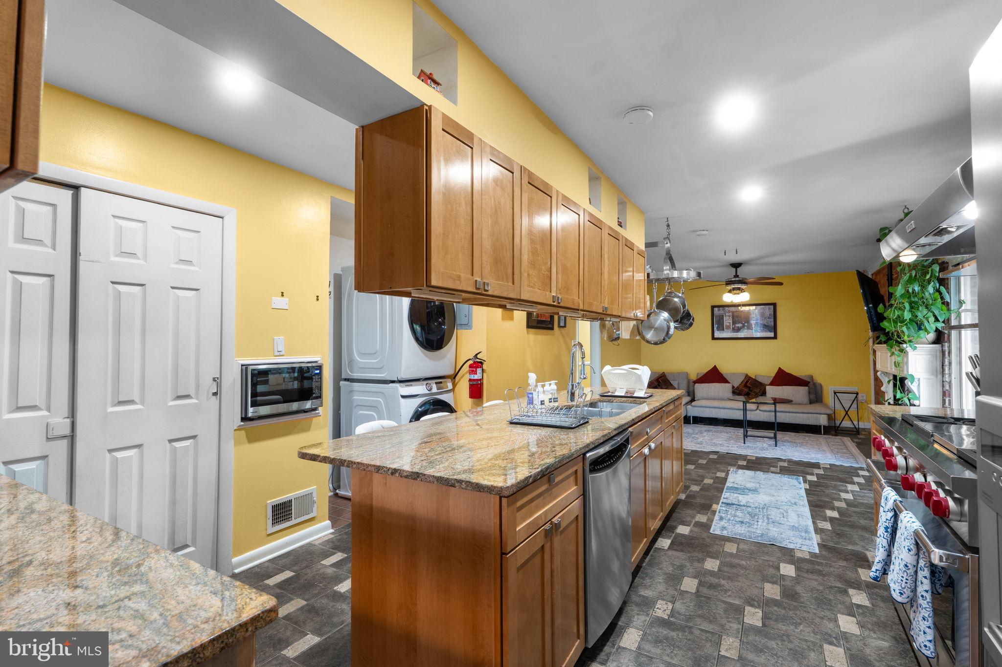 LAKE BARCROFT - Residential