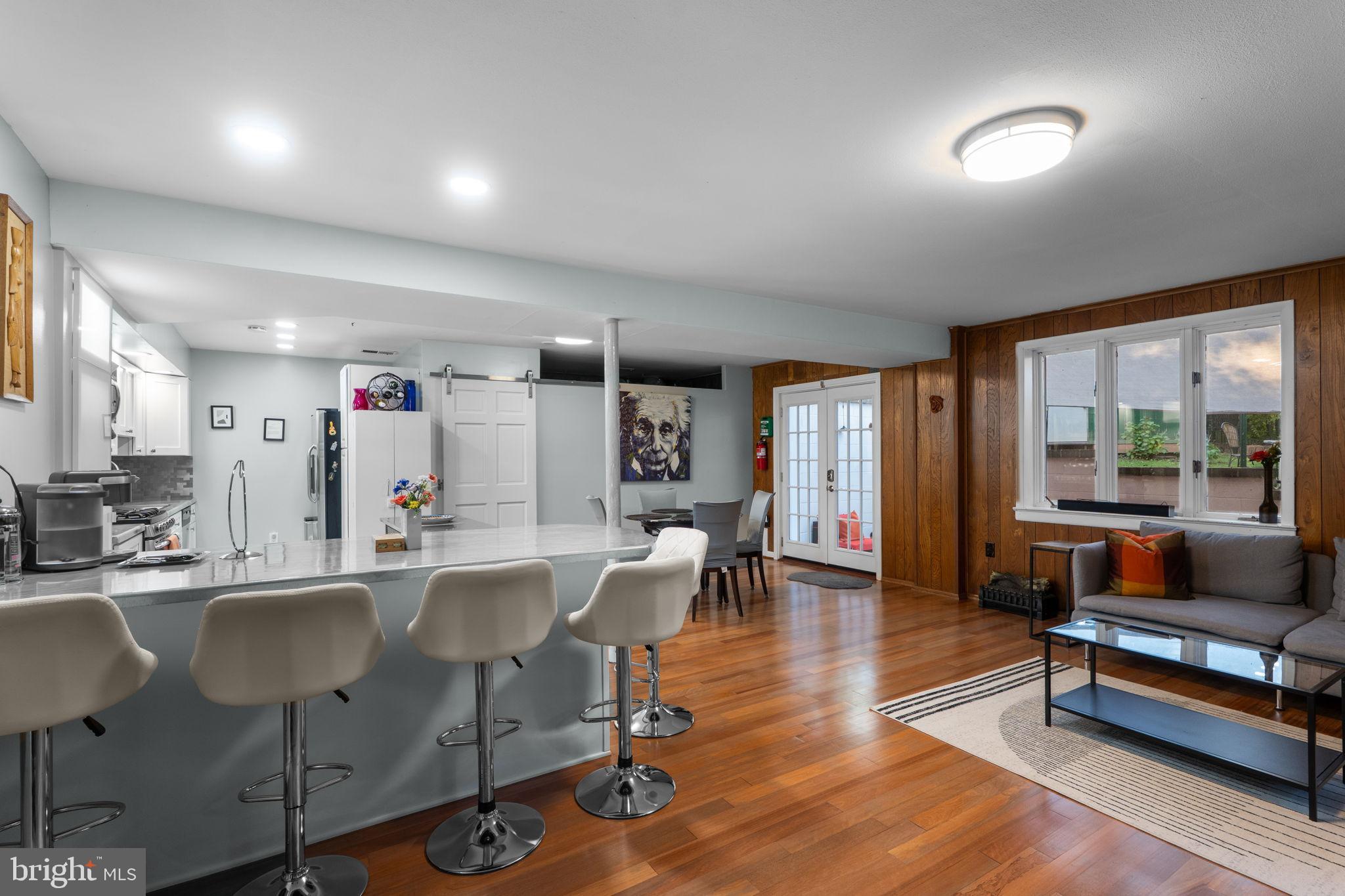 LAKE BARCROFT - Residential