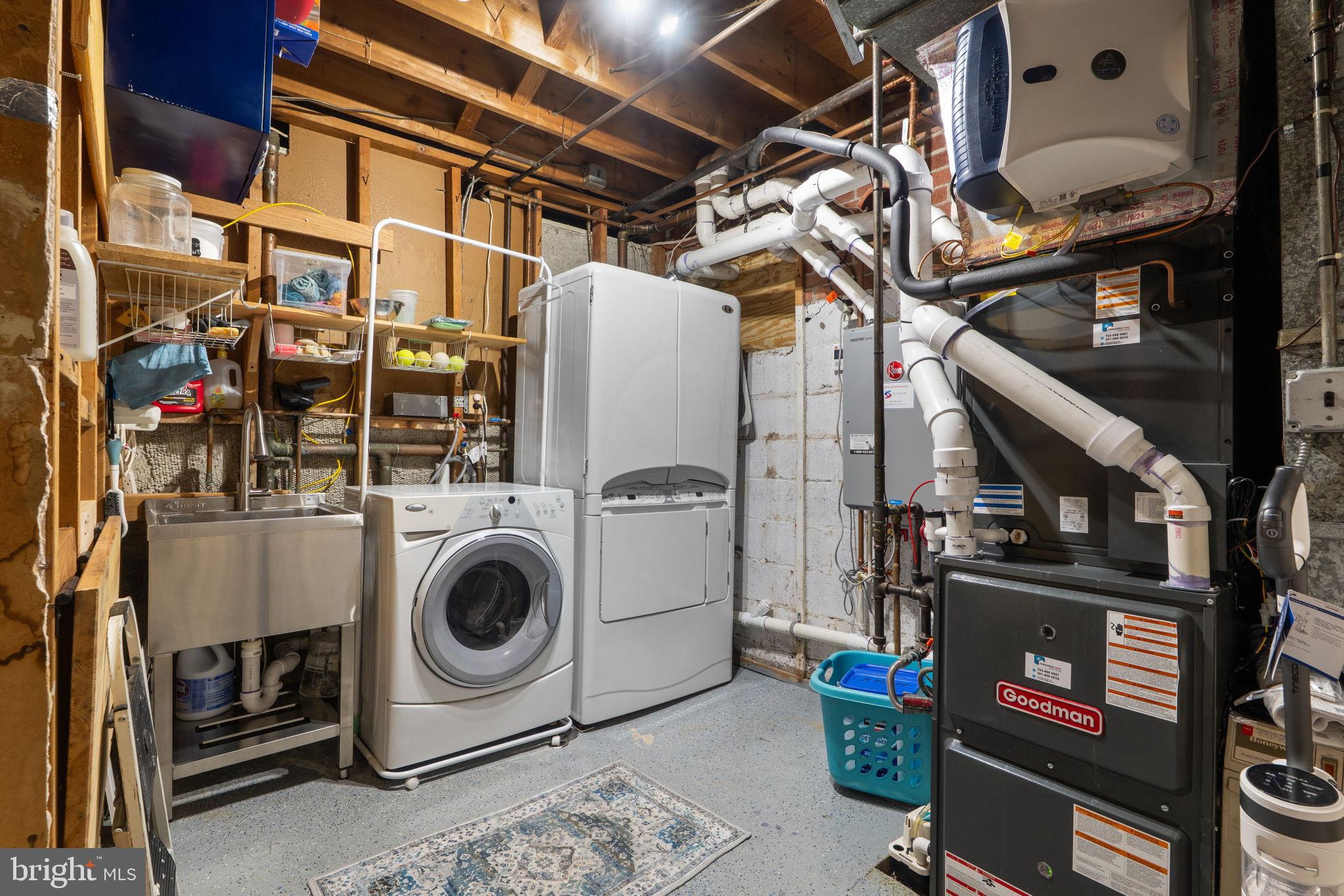 LAKE BARCROFT - Residential