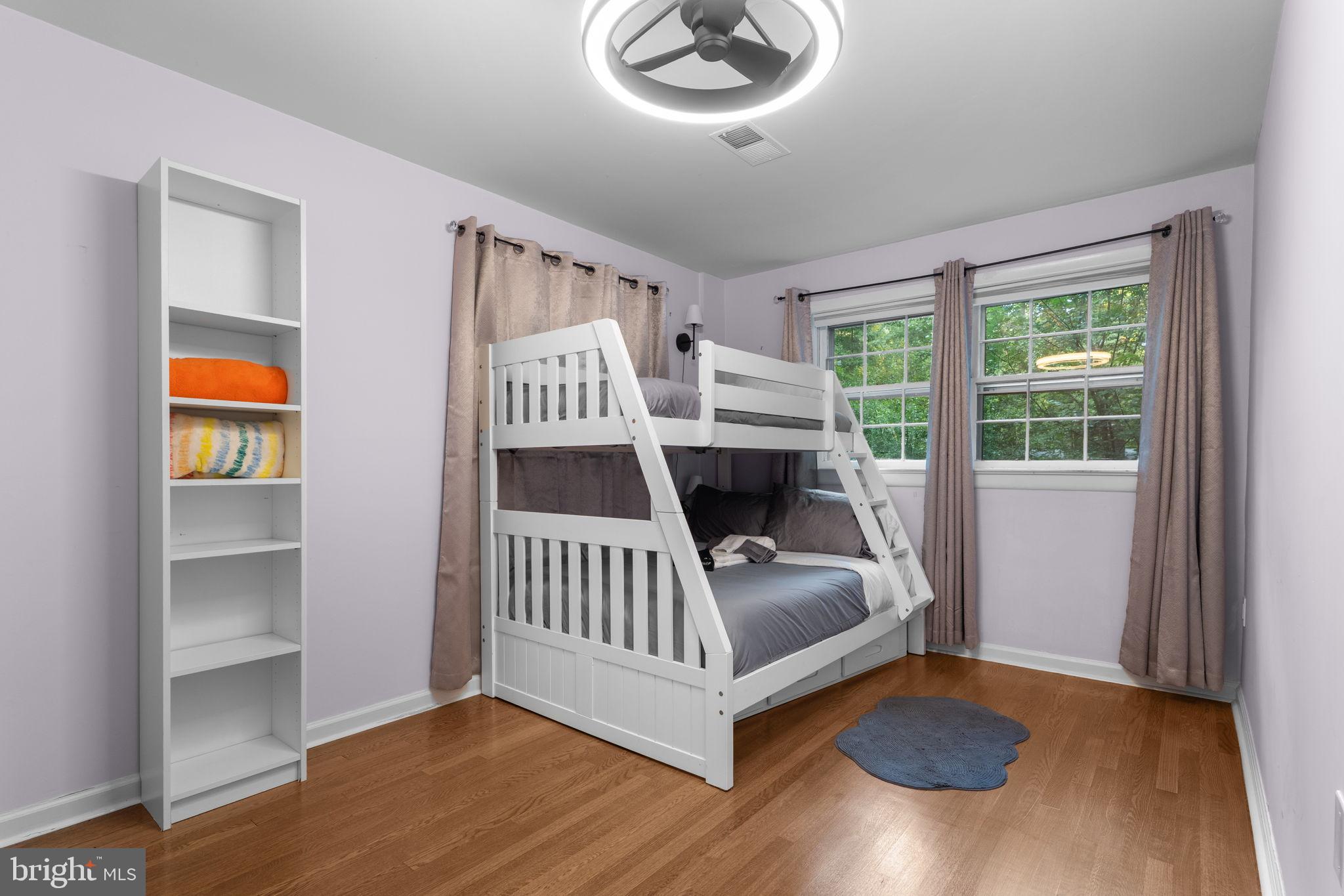 LAKE BARCROFT - Residential