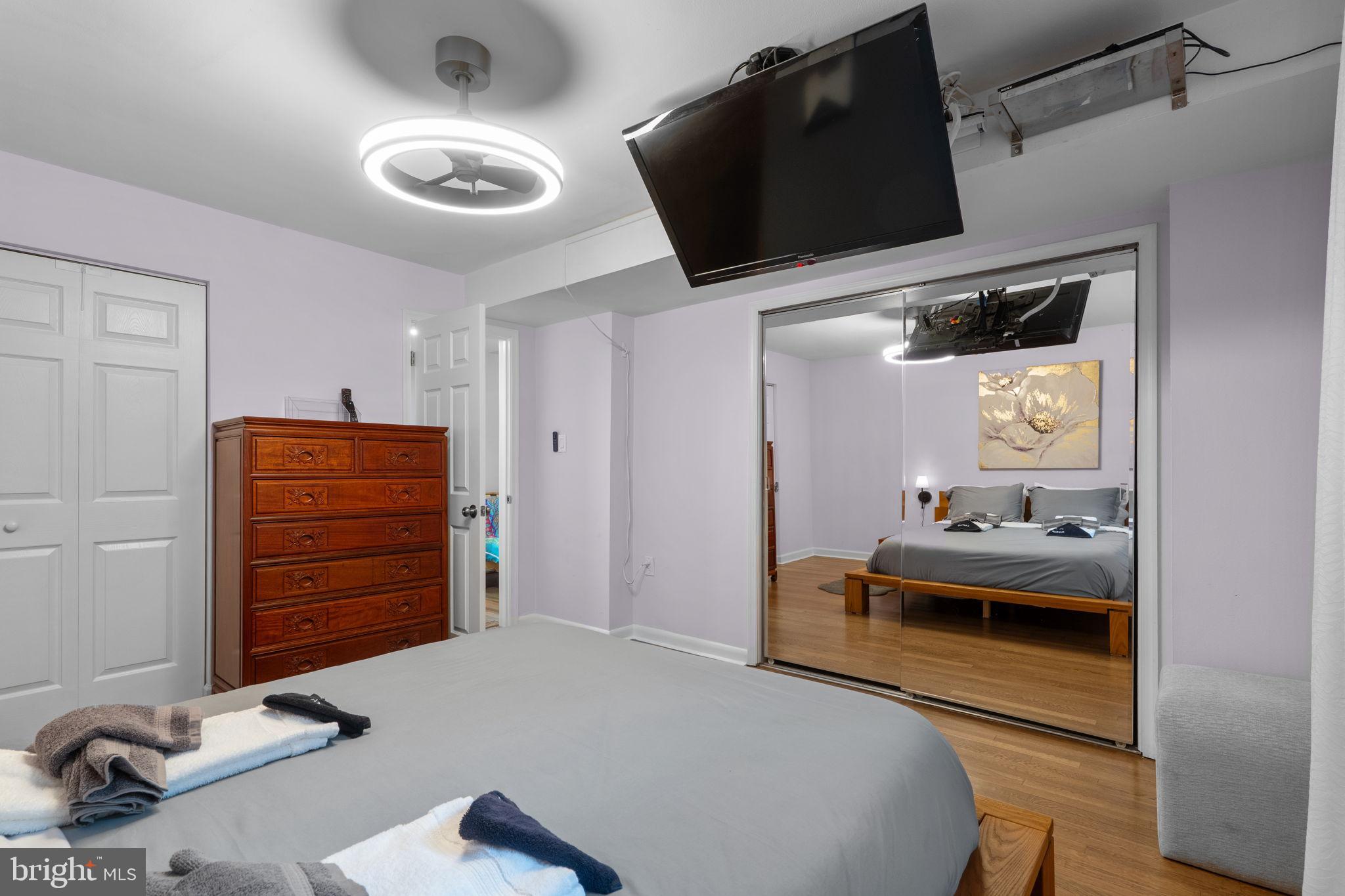 LAKE BARCROFT - Residential