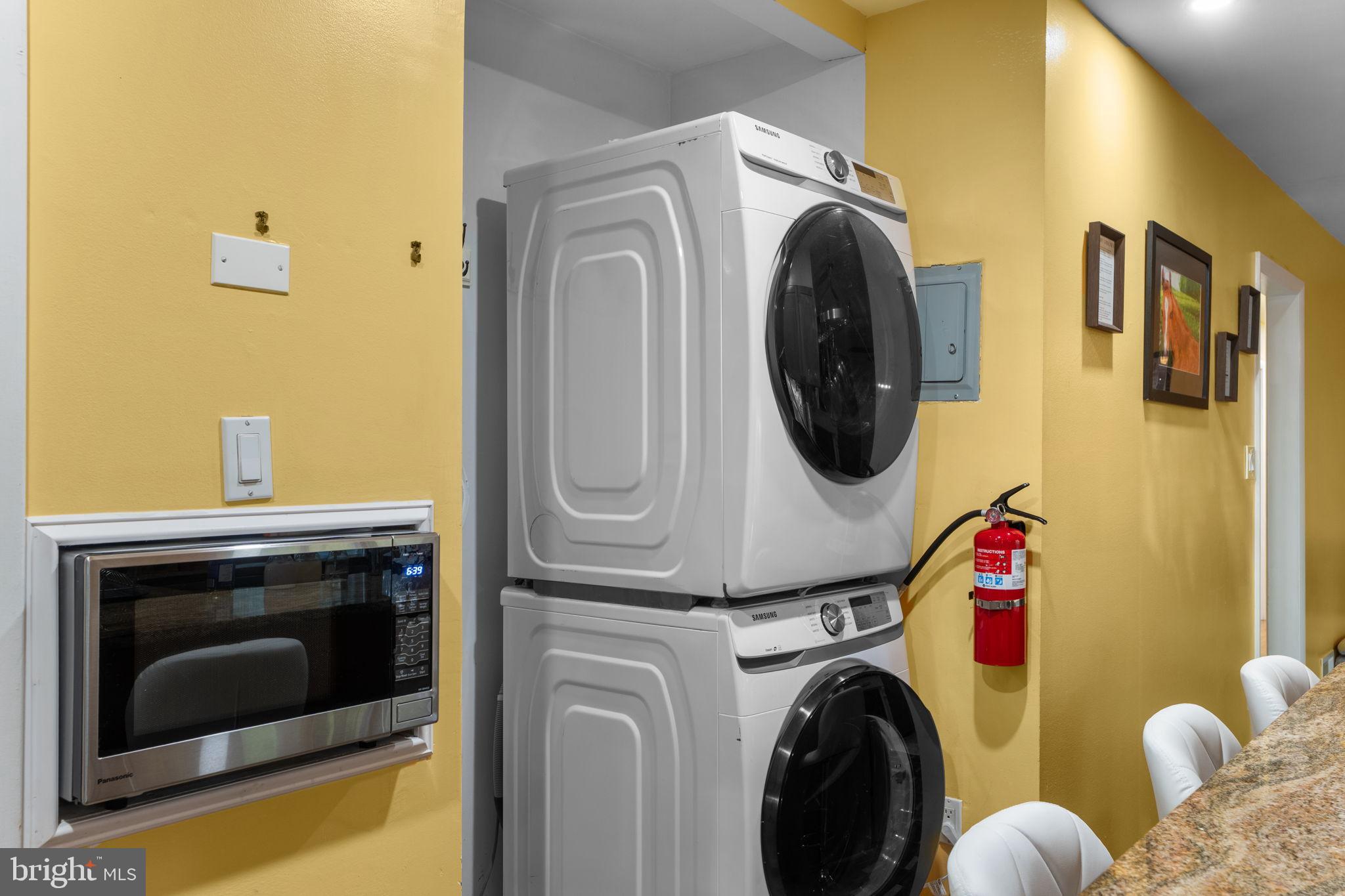 LAKE BARCROFT - Residential