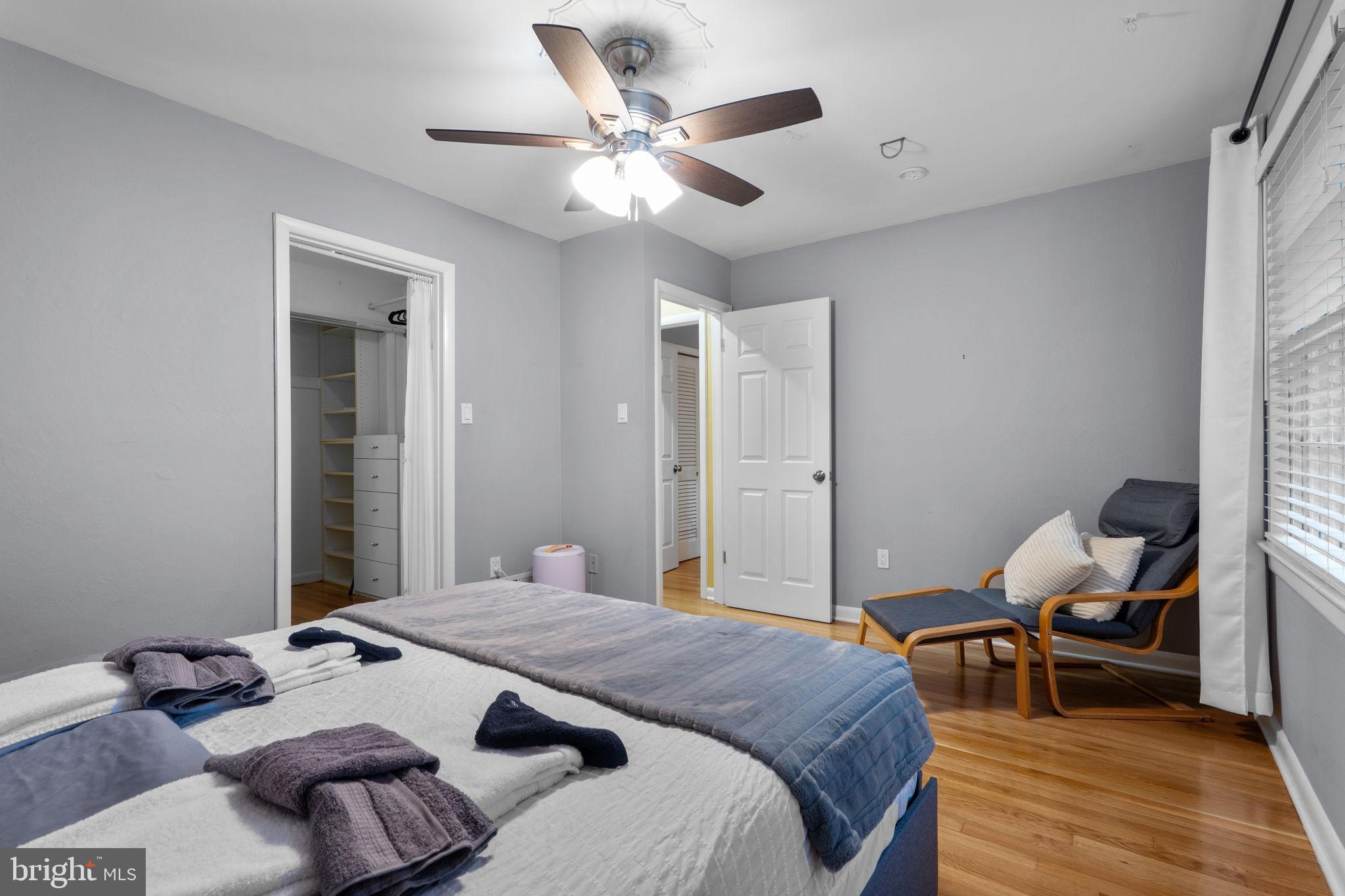 LAKE BARCROFT - Residential