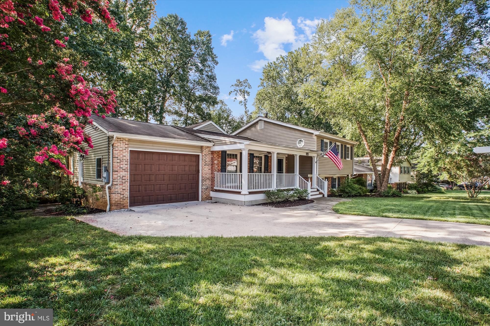 9811 HAMPTON LANE