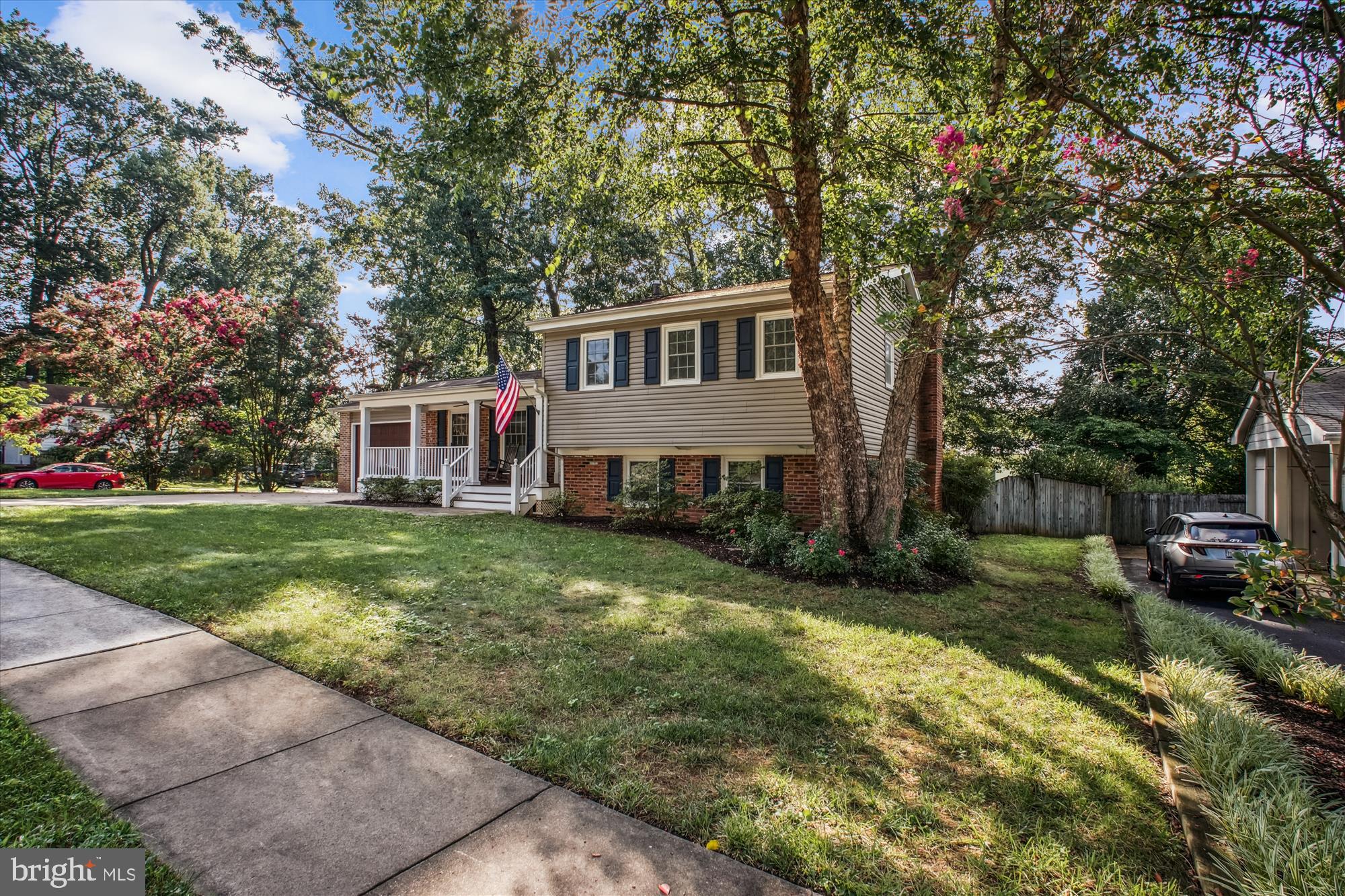 9811 HAMPTON LANE