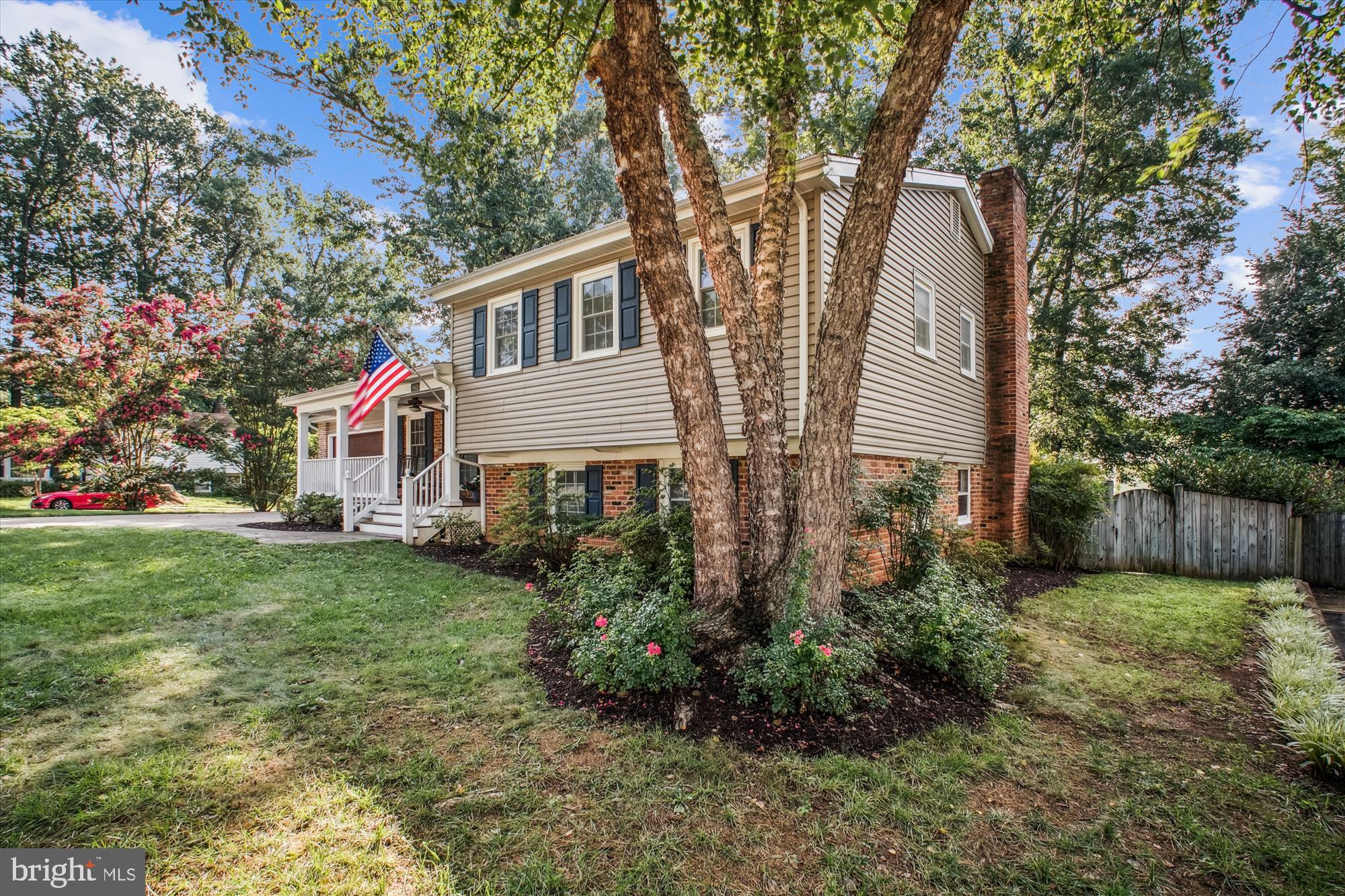 9811 HAMPTON LANE