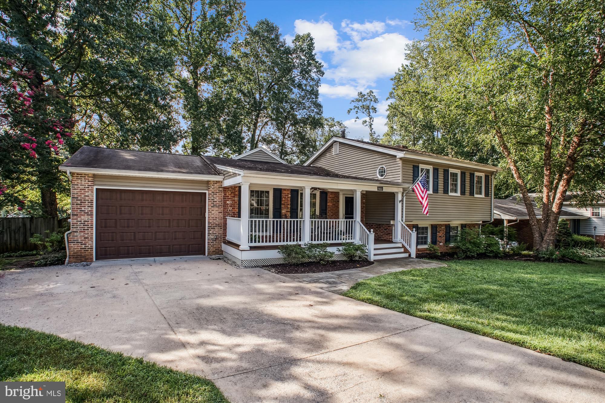 9811 HAMPTON LANE