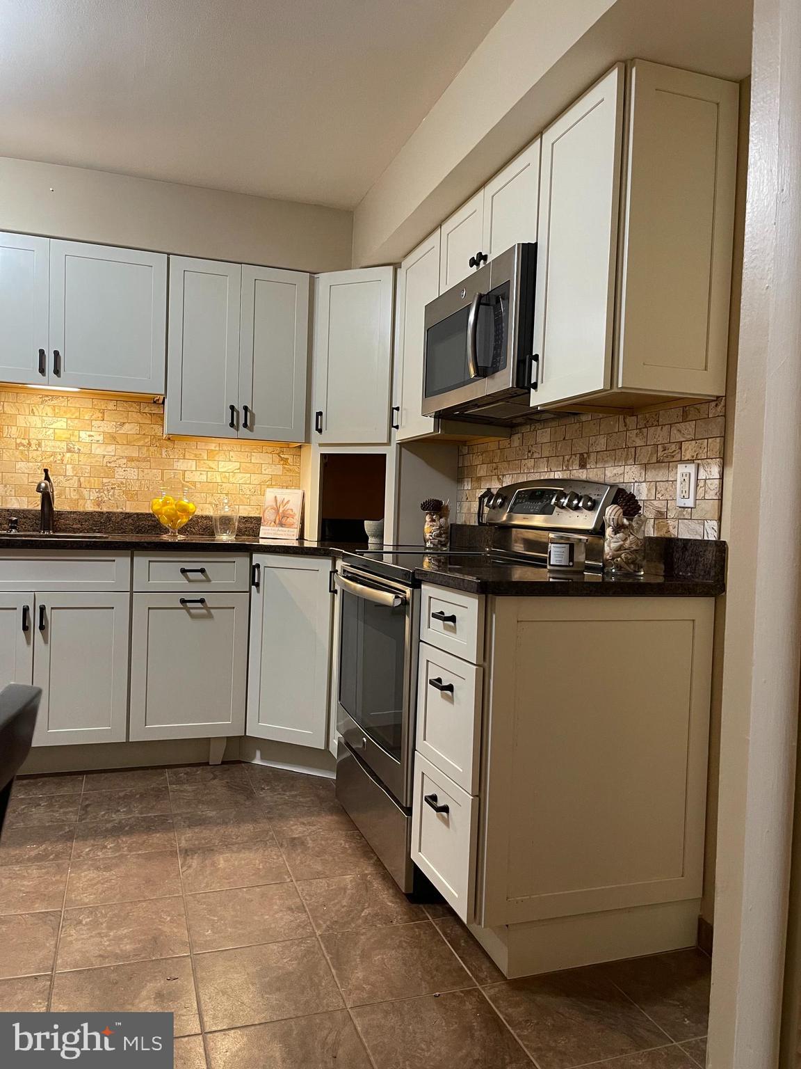 VILLAGE OF HICKORY RIDGE - Residential