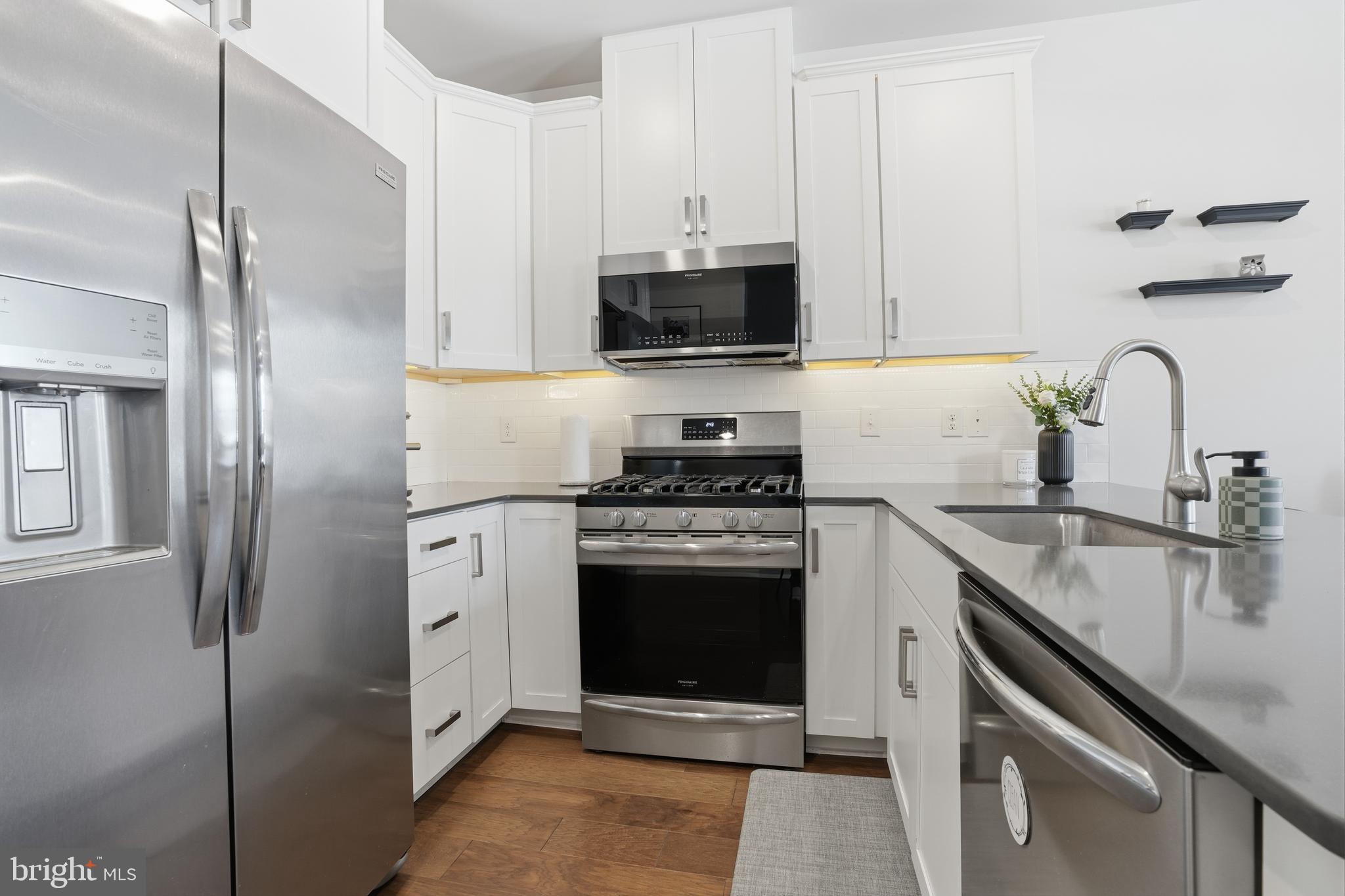 STEELPOINTE - Residential