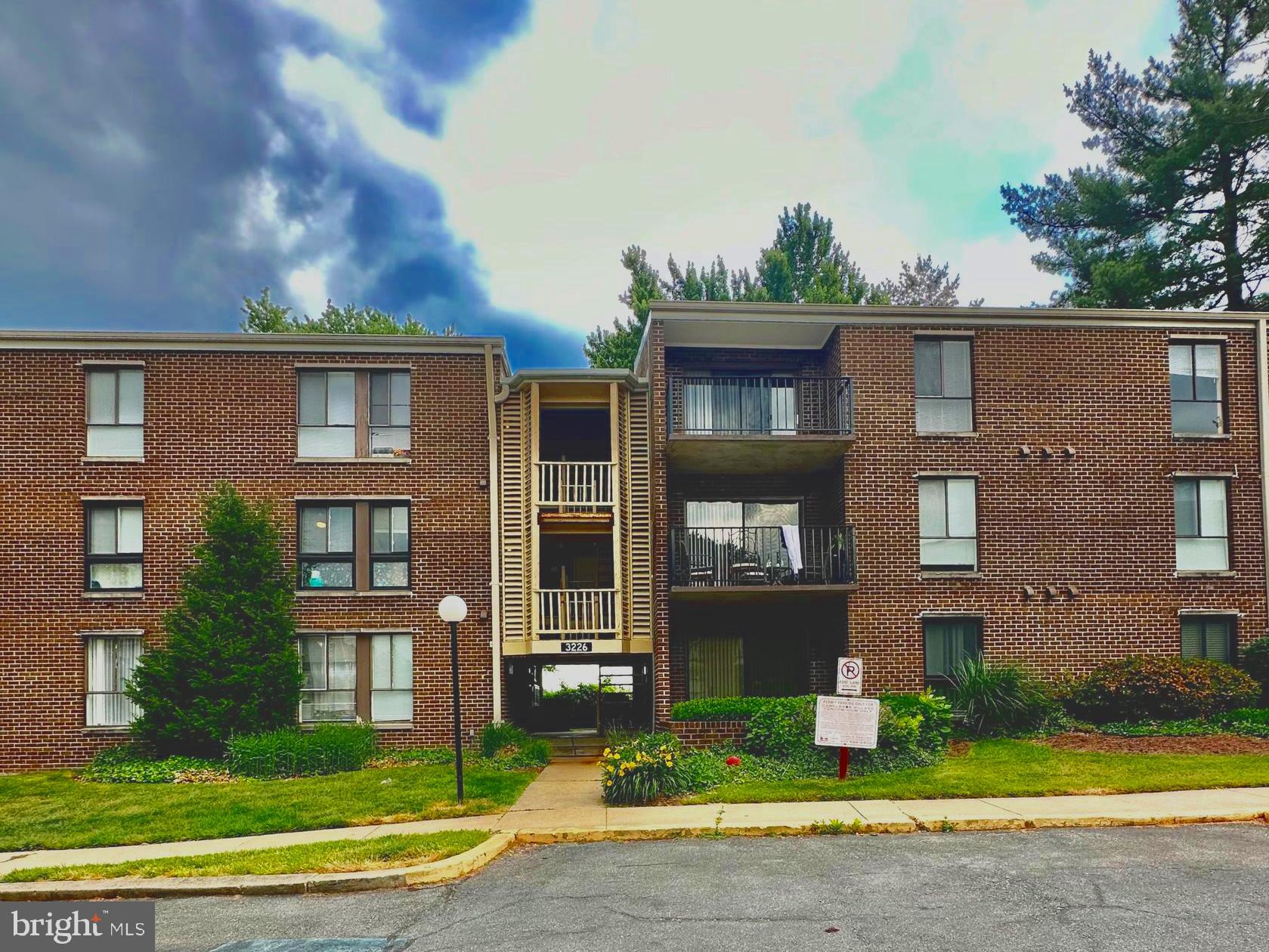 PERFECT INVESTMENT OPPORTUNITY!!! Welcome to this charming 2-bedroom, 1.5-bath condo in the desirable Olney neighborhood. Priced at $165,000, this condo offers a great opportunity for buyers looking to add their personal touch. The unit is move-in ready, but it could benefit from some tender loving care (TLC) to truly shine.
Features:
* Spacious living area with natural light
* Two well-sized bedrooms for your comfort
* One full bathroom and a convenient half bathroom
* Assigned parking space included
This condo is ideally situated in Olney, MD, offering a peaceful residential setting with easy access to local amenities. Enjoy close proximity to parks, schools, shopping centers, and dining options. Commuters will appreciate the convenient access to major highways and public transportation.
Don't miss out on the chance to make this condo your own at an affordable price. Schedule a showing today.