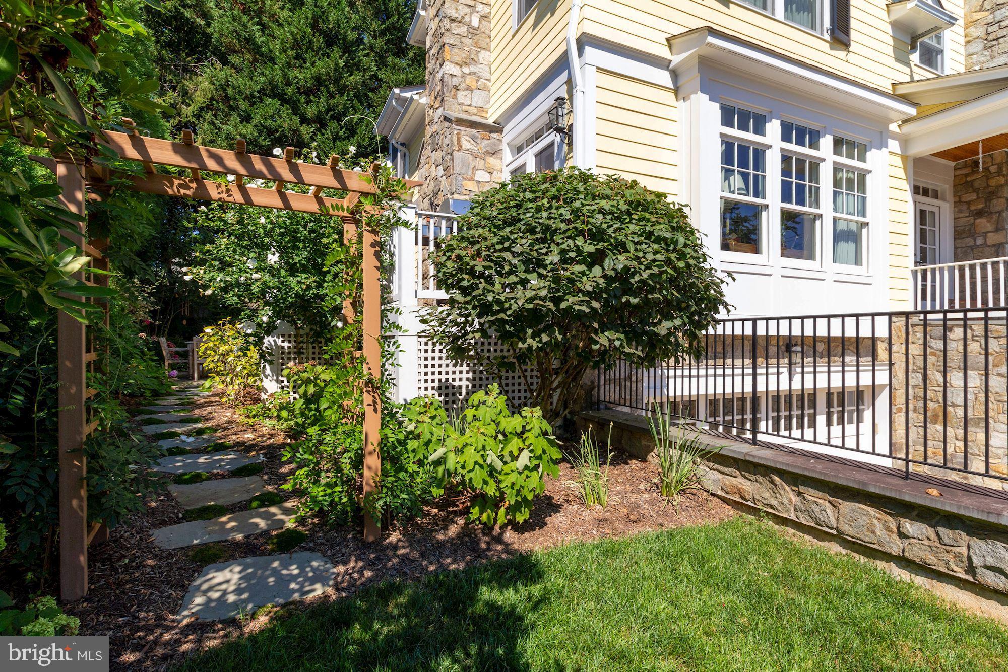 CHEVY CHASE - Residential