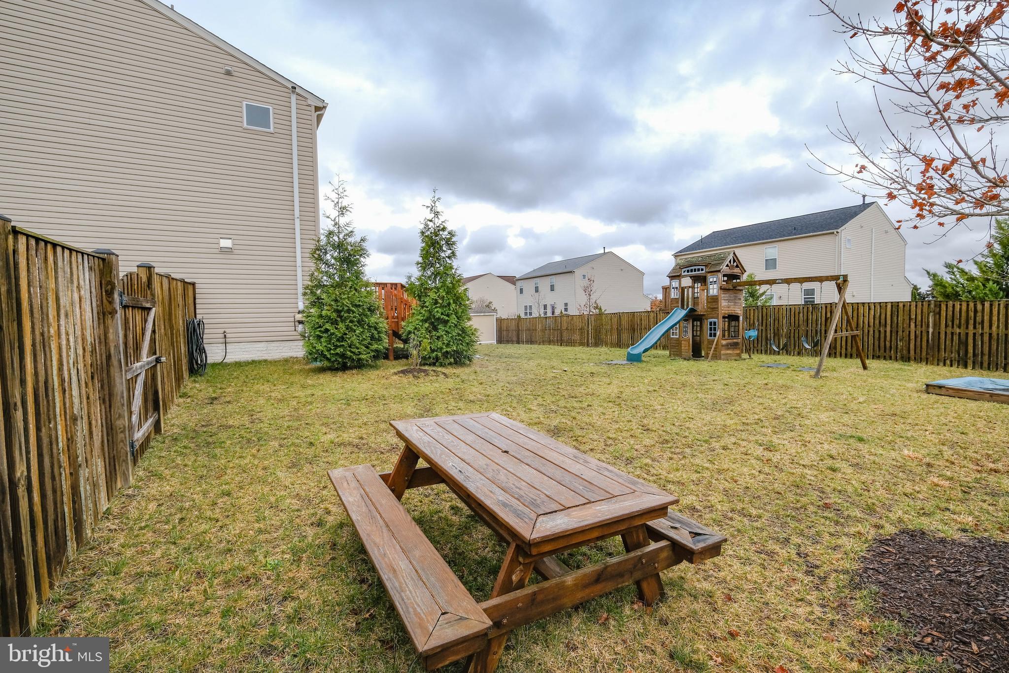 MEADOWS EDGE - Residential