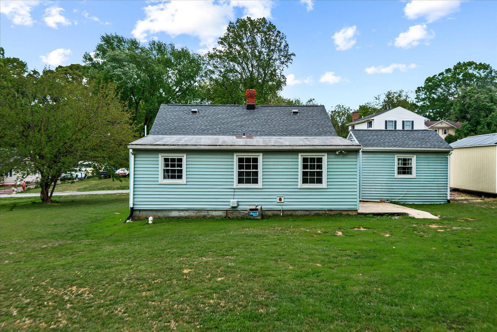 PELHAM MANOR - Residential