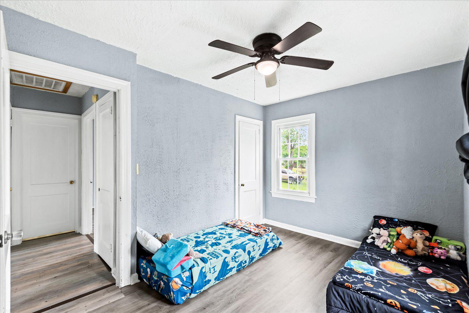 PELHAM MANOR - Residential