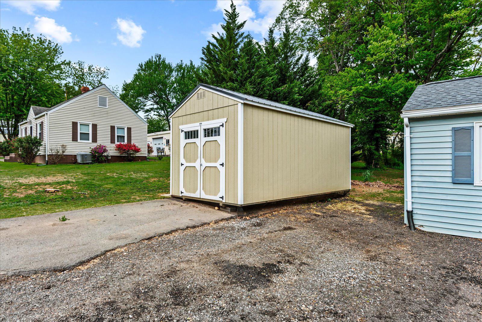 PELHAM MANOR - Residential