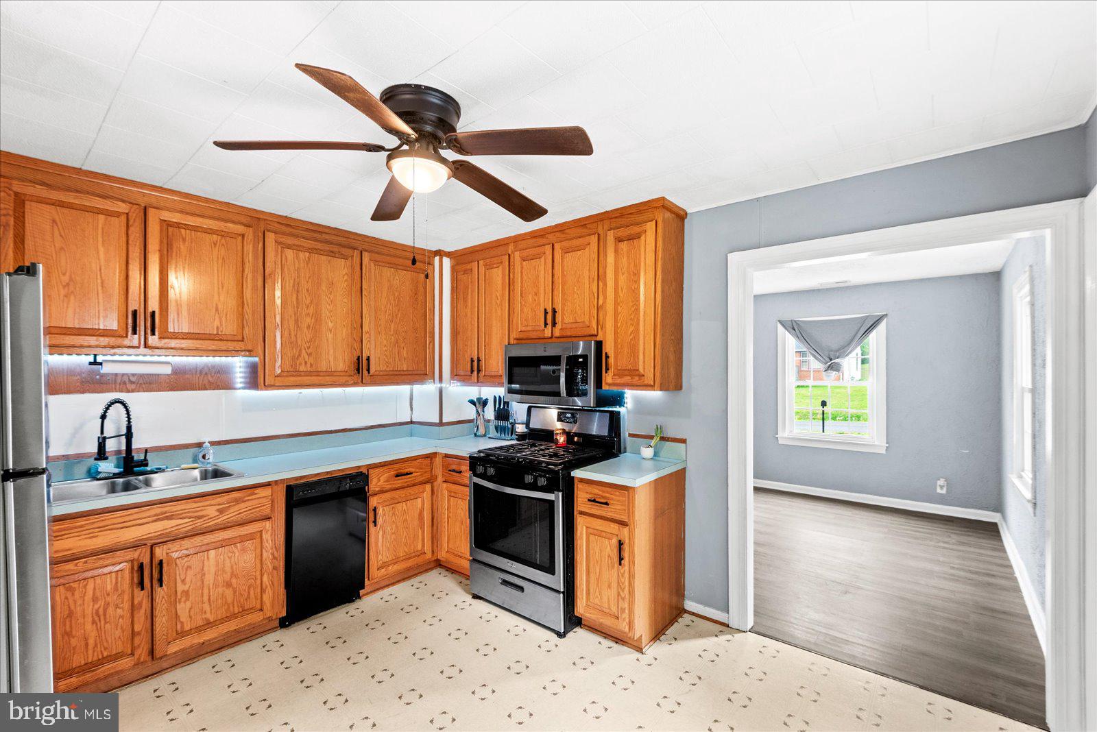 PELHAM MANOR - Residential