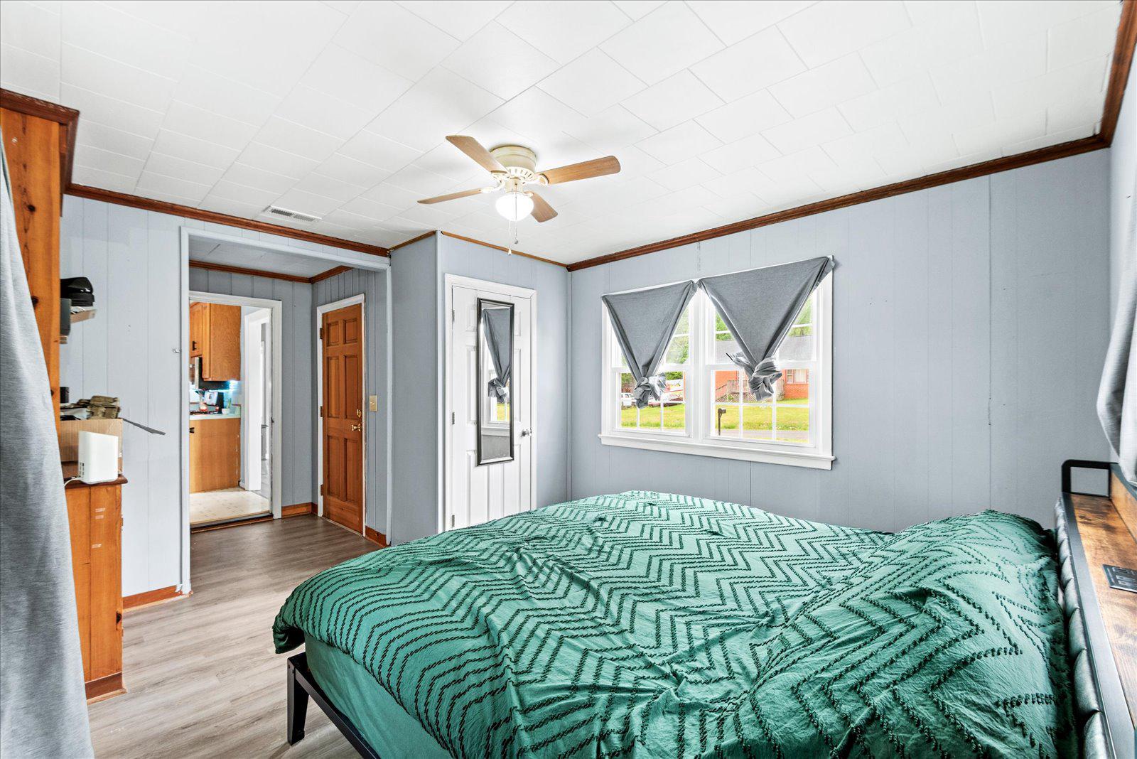 PELHAM MANOR - Residential