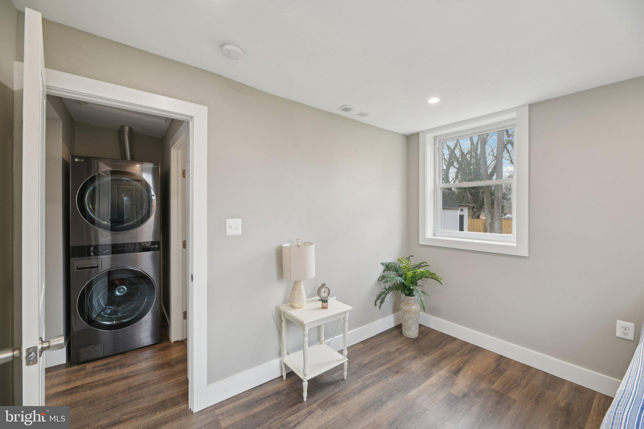 ENGLESIDE VILLAGE - Residential