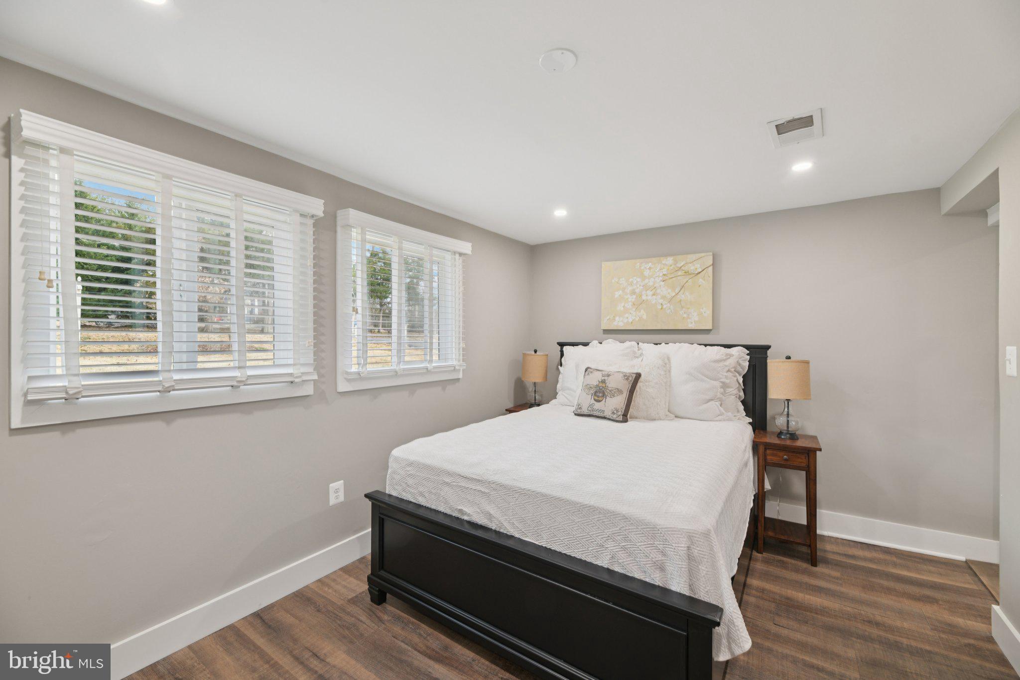 ENGLESIDE VILLAGE - Residential