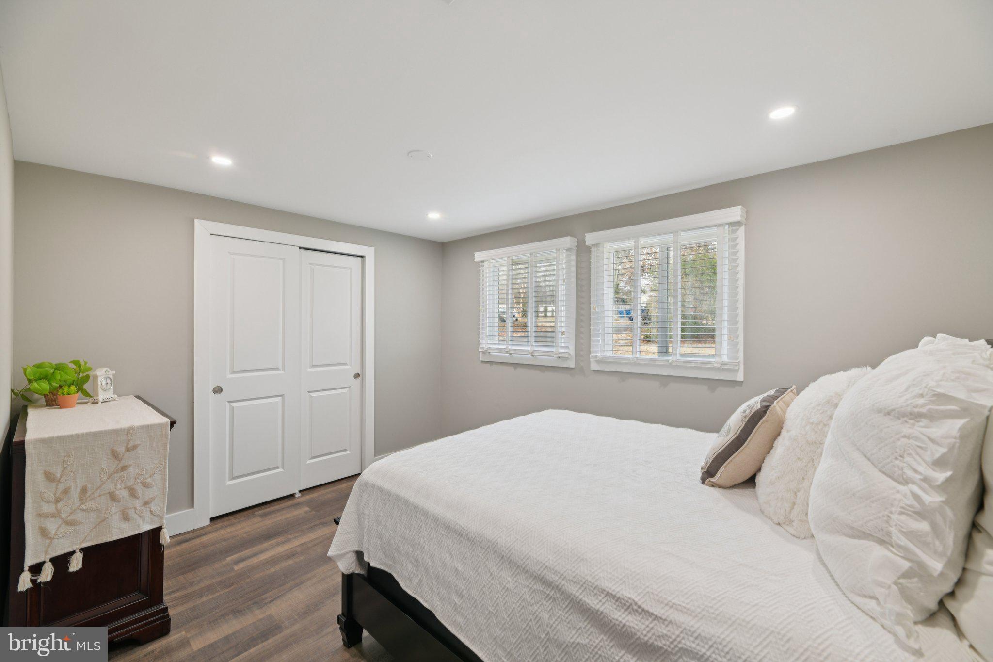 ENGLESIDE VILLAGE - Residential