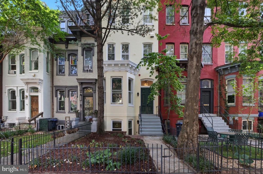 Photo of 1507 Vermont Avenue NW, WASHINGTON, DC 20005 (MLS # DCDC2223746)