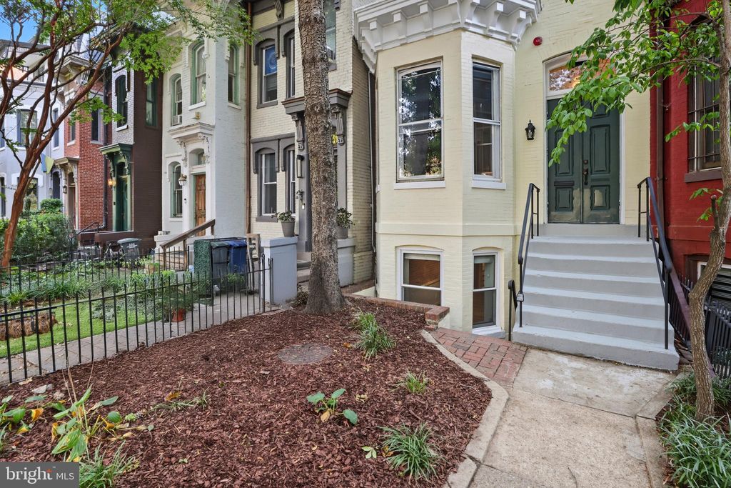 Photo of 1507 Vermont Avenue NW, WASHINGTON, DC 20005 (MLS # DCDC2223746)
