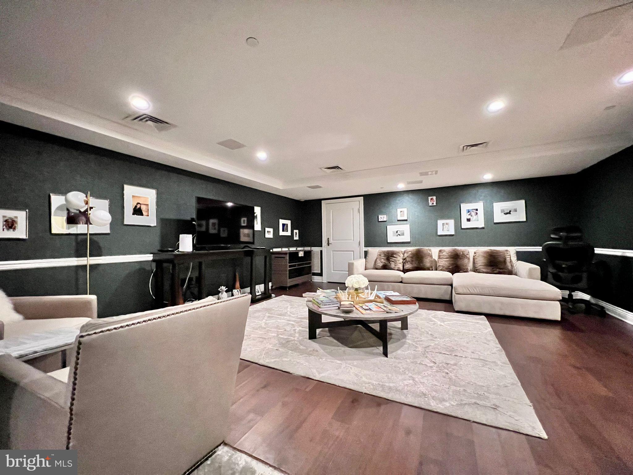 HAMPDEN ROW - Residential Lease