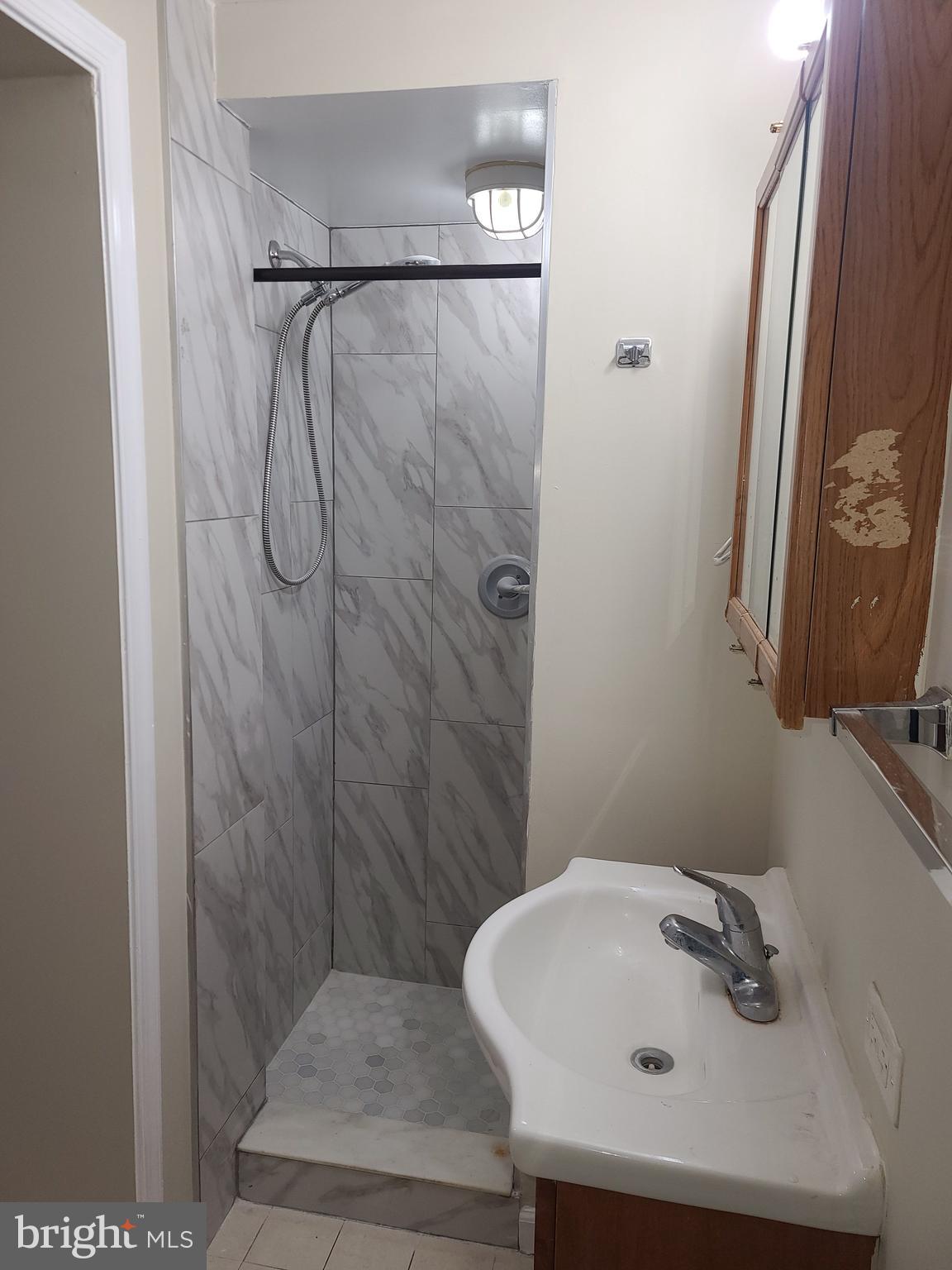DOWNTOWN - Residential Lease