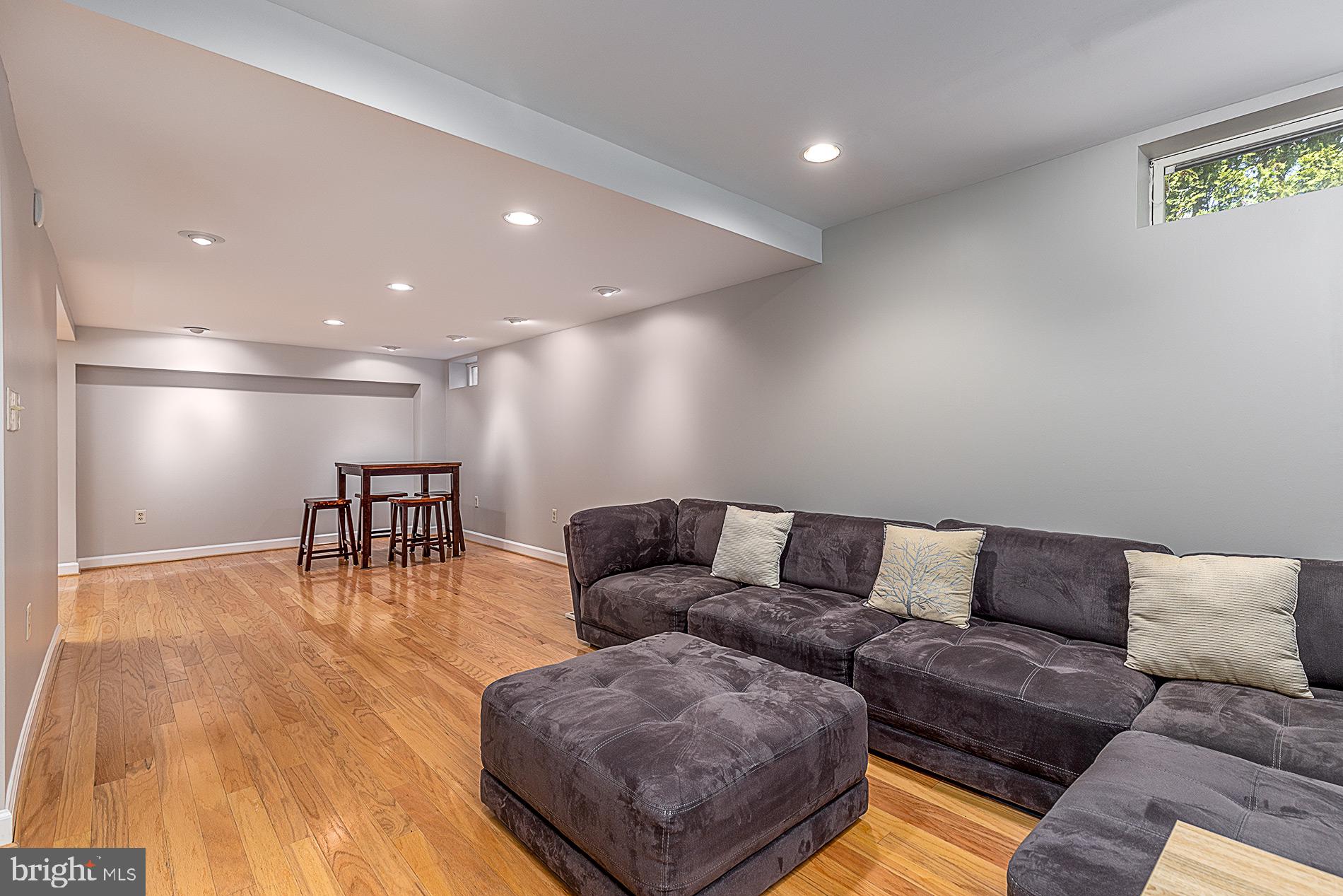 LIFESTYLE AT SULLY STATION - Residential