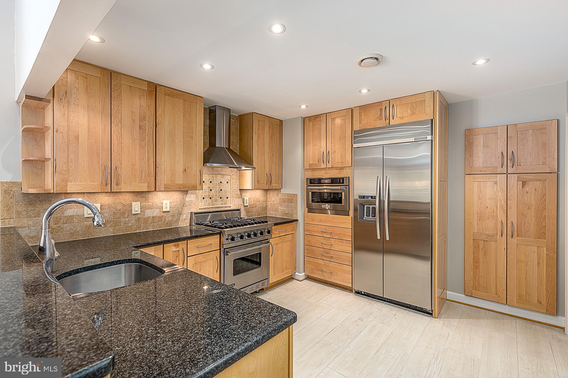 LIFESTYLE AT SULLY STATION - Residential