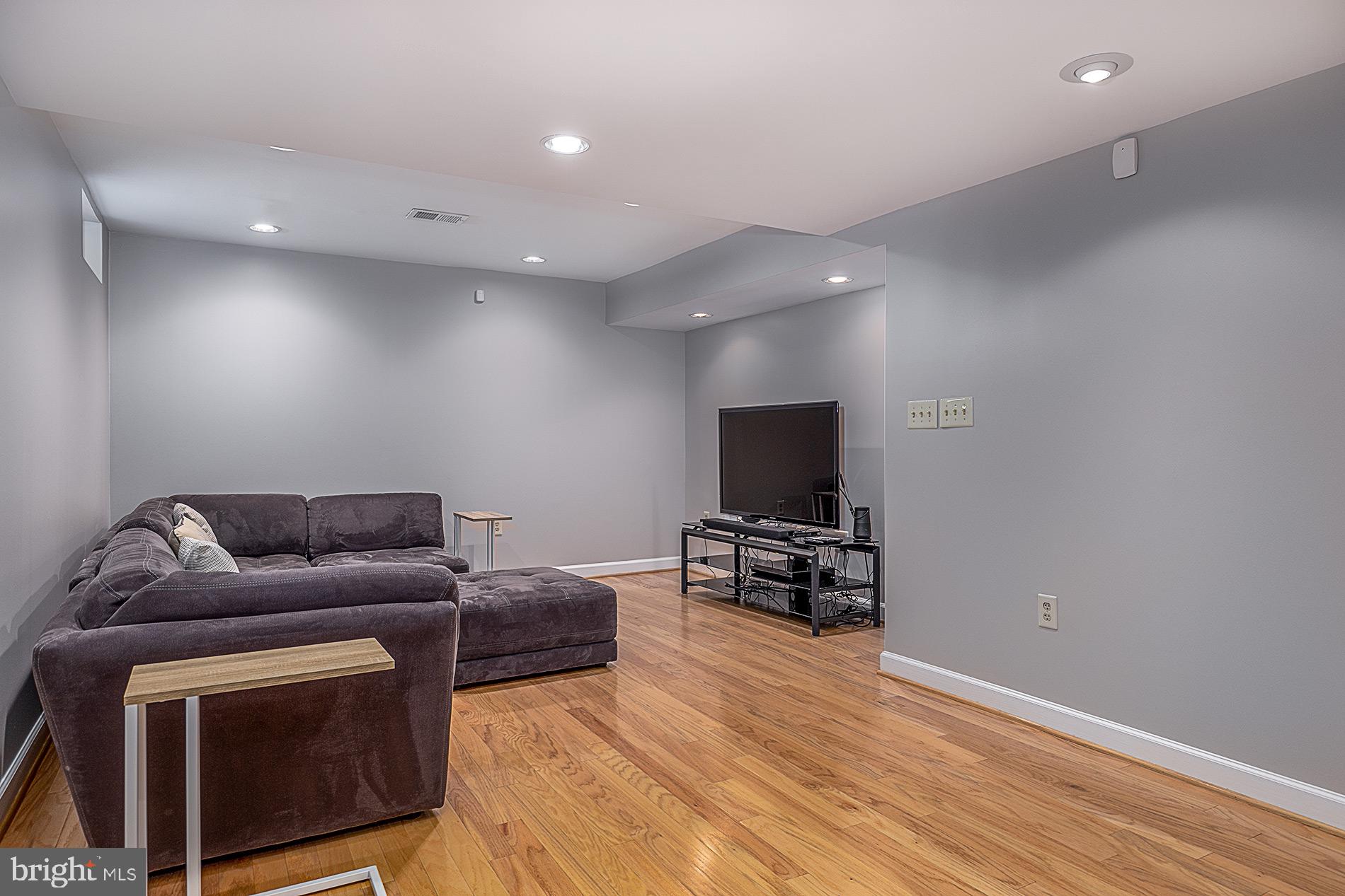 LIFESTYLE AT SULLY STATION - Residential