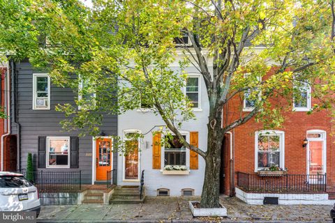 Photo of 331 N Mary Street, Lancaster, PA 17603 (MLS # PALA2057918)