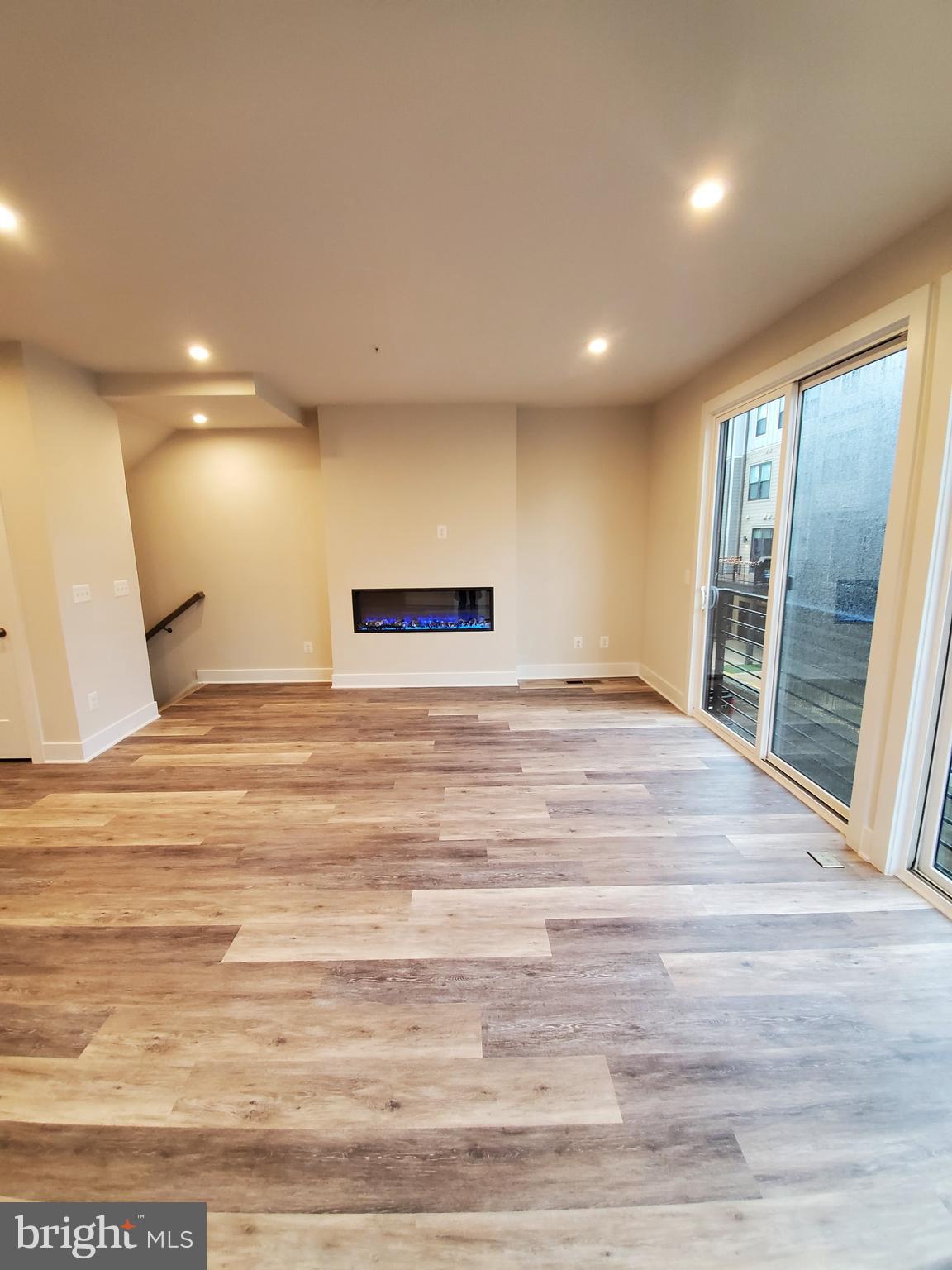 TALL OAKS - Residential Lease