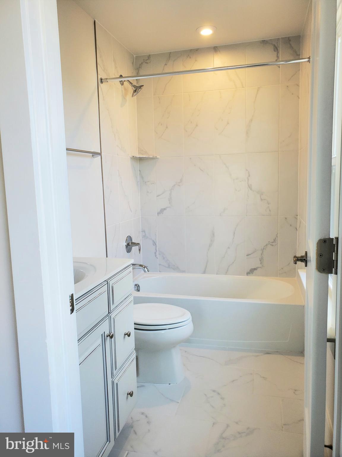 TALL OAKS - Residential Lease