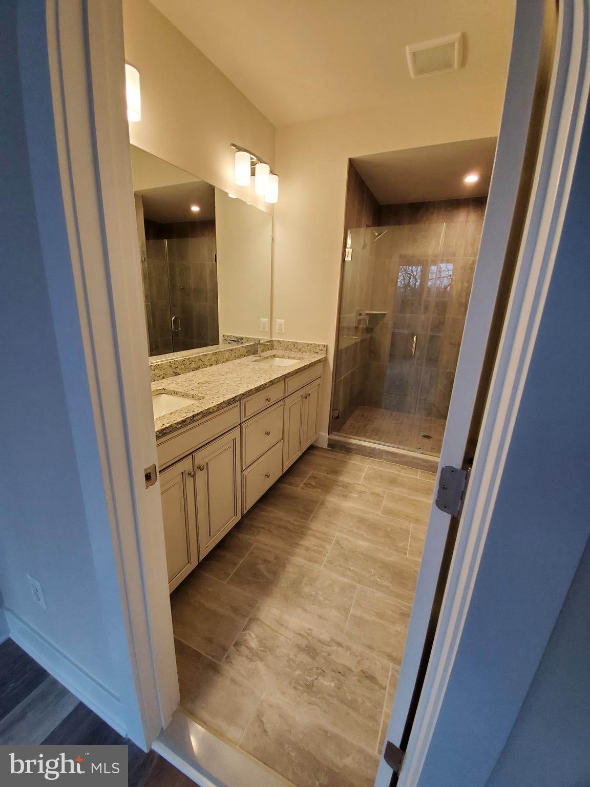 TALL OAKS - Residential Lease