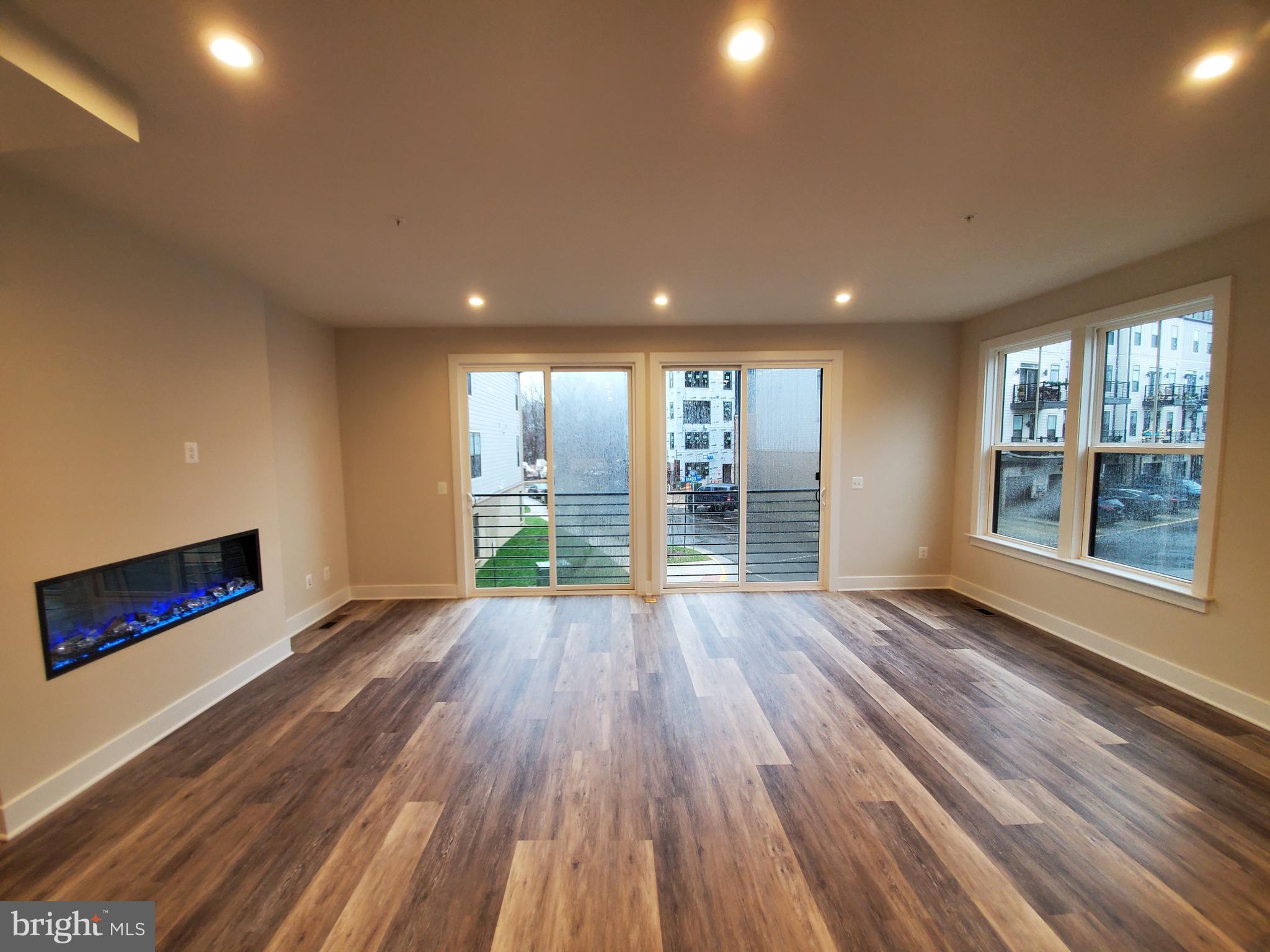 TALL OAKS - Residential Lease