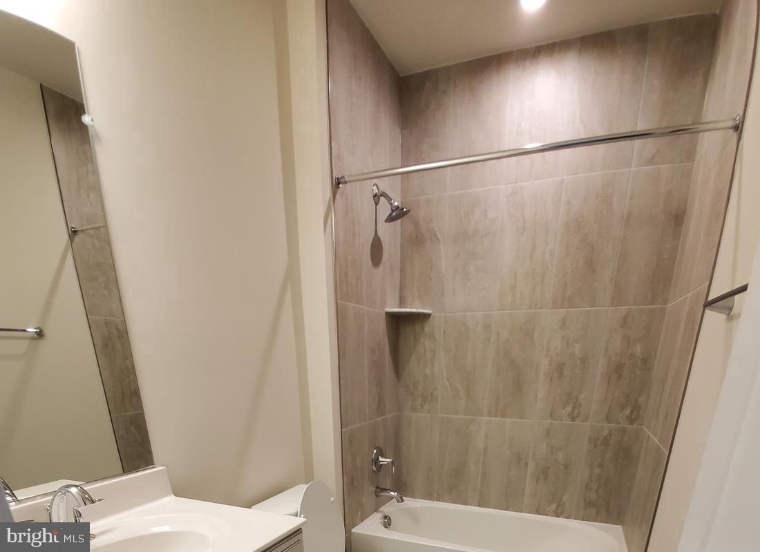 TALL OAKS - Residential Lease