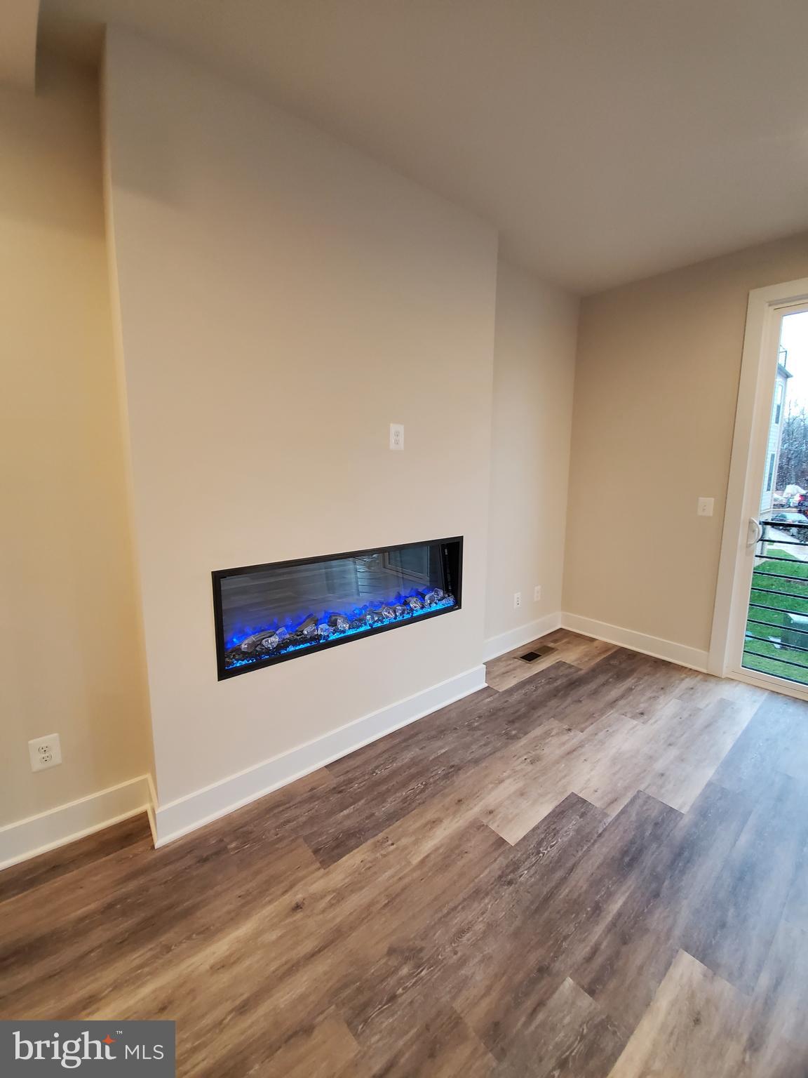 TALL OAKS - Residential Lease