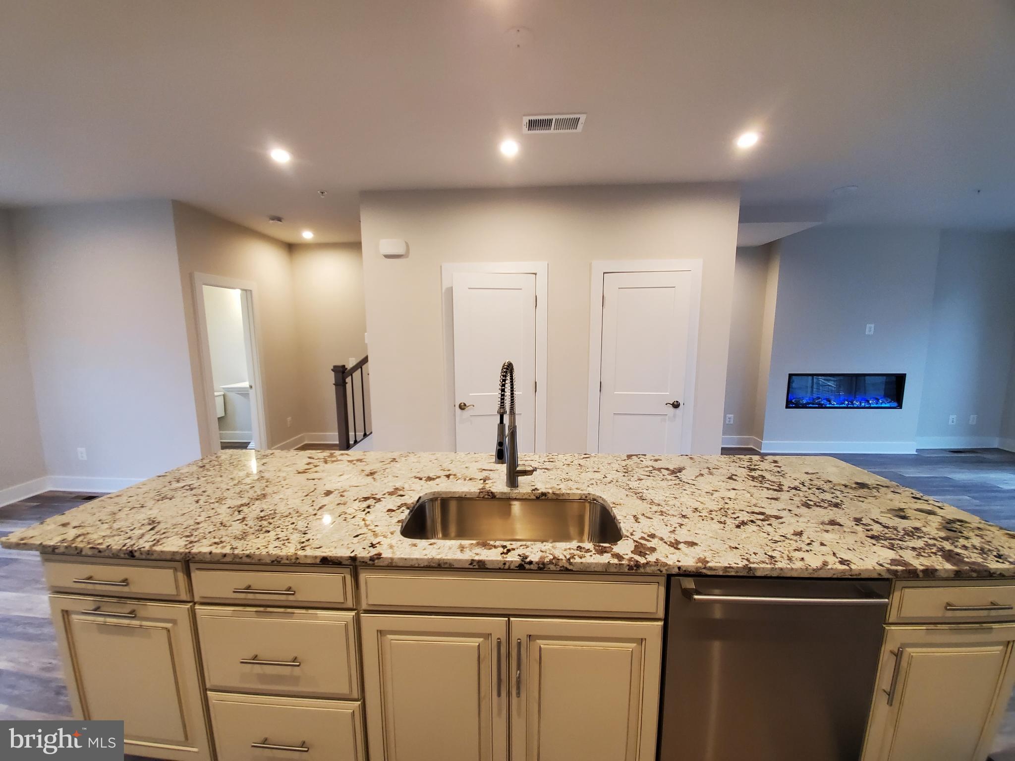 TALL OAKS - Residential Lease