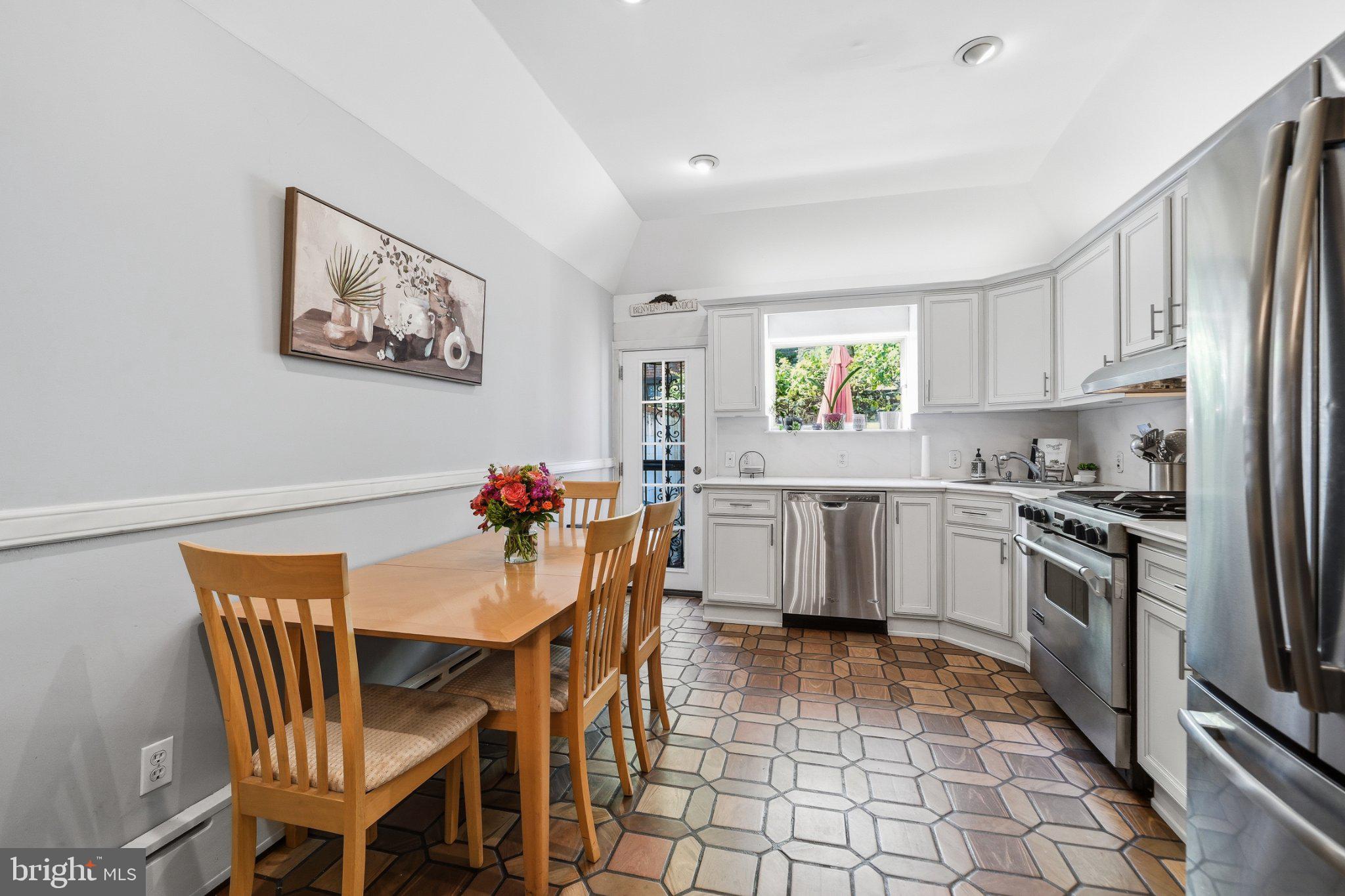 SOCIETY HILL - Residential