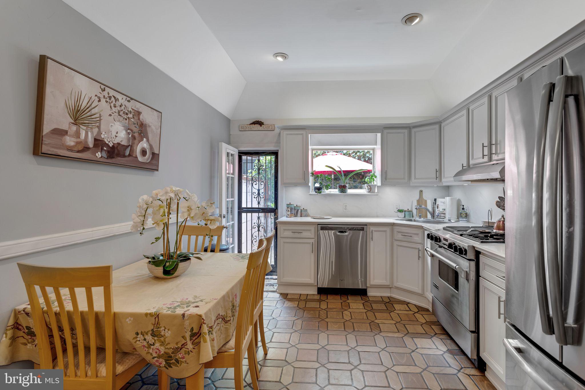 SOCIETY HILL - Residential