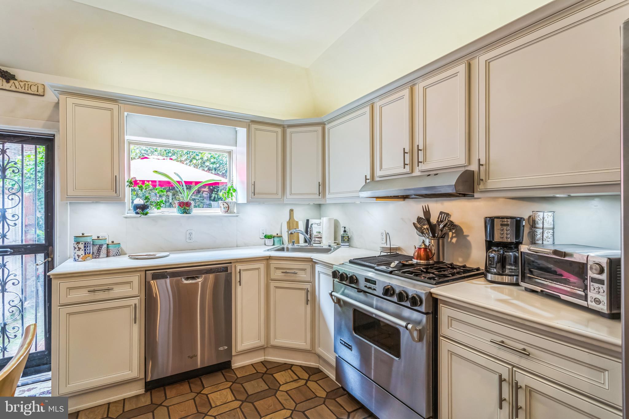 SOCIETY HILL - Residential