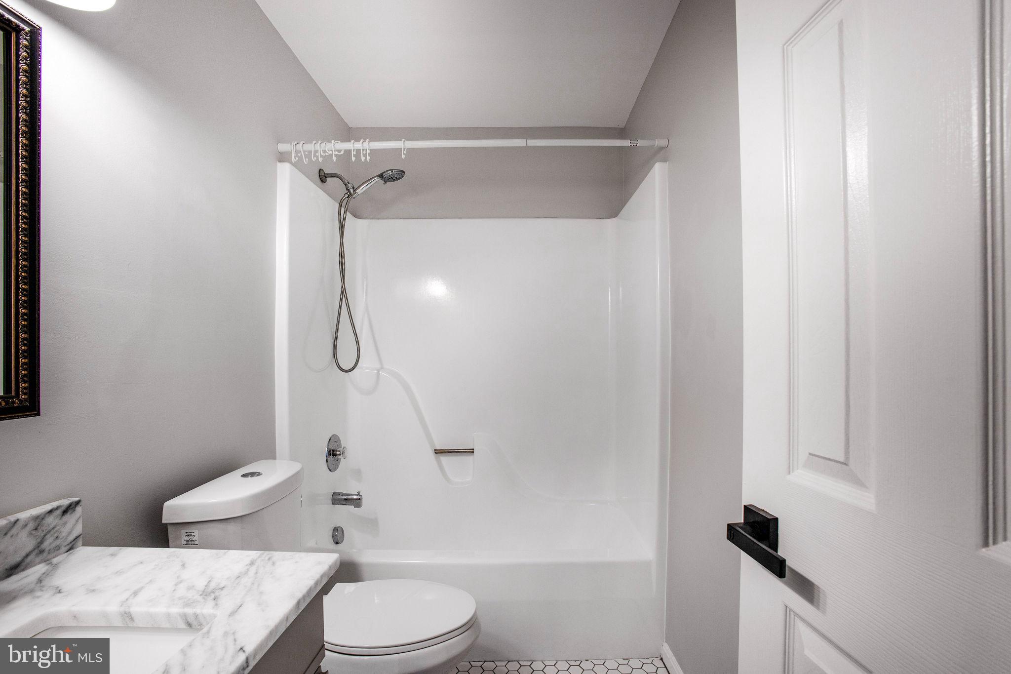 AVALON SHORES - Residential Lease