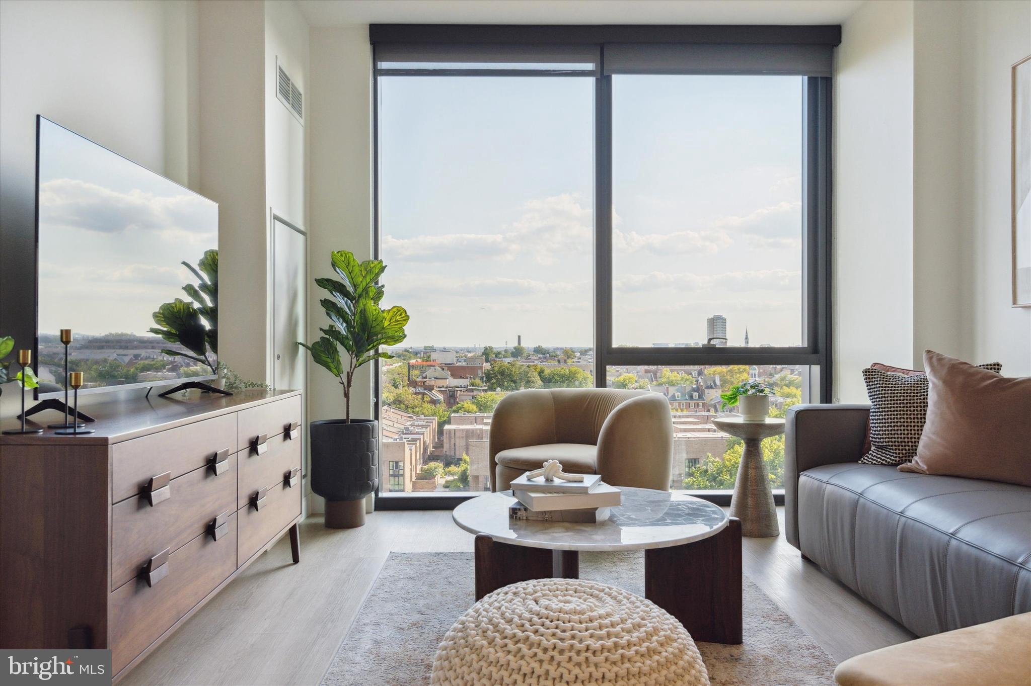 SOCIETY HILL - Residential Lease