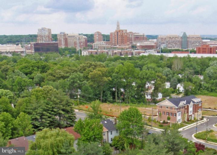 HUNTING CREEK CLUB CONDOMINIUMS - Residential Lease